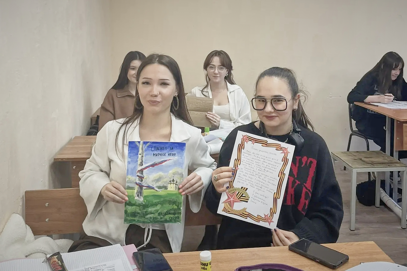 Свыше 150 писем поддержки отправили студенты ГУЗ бойцам в преддверии 81-й годовщины Победы