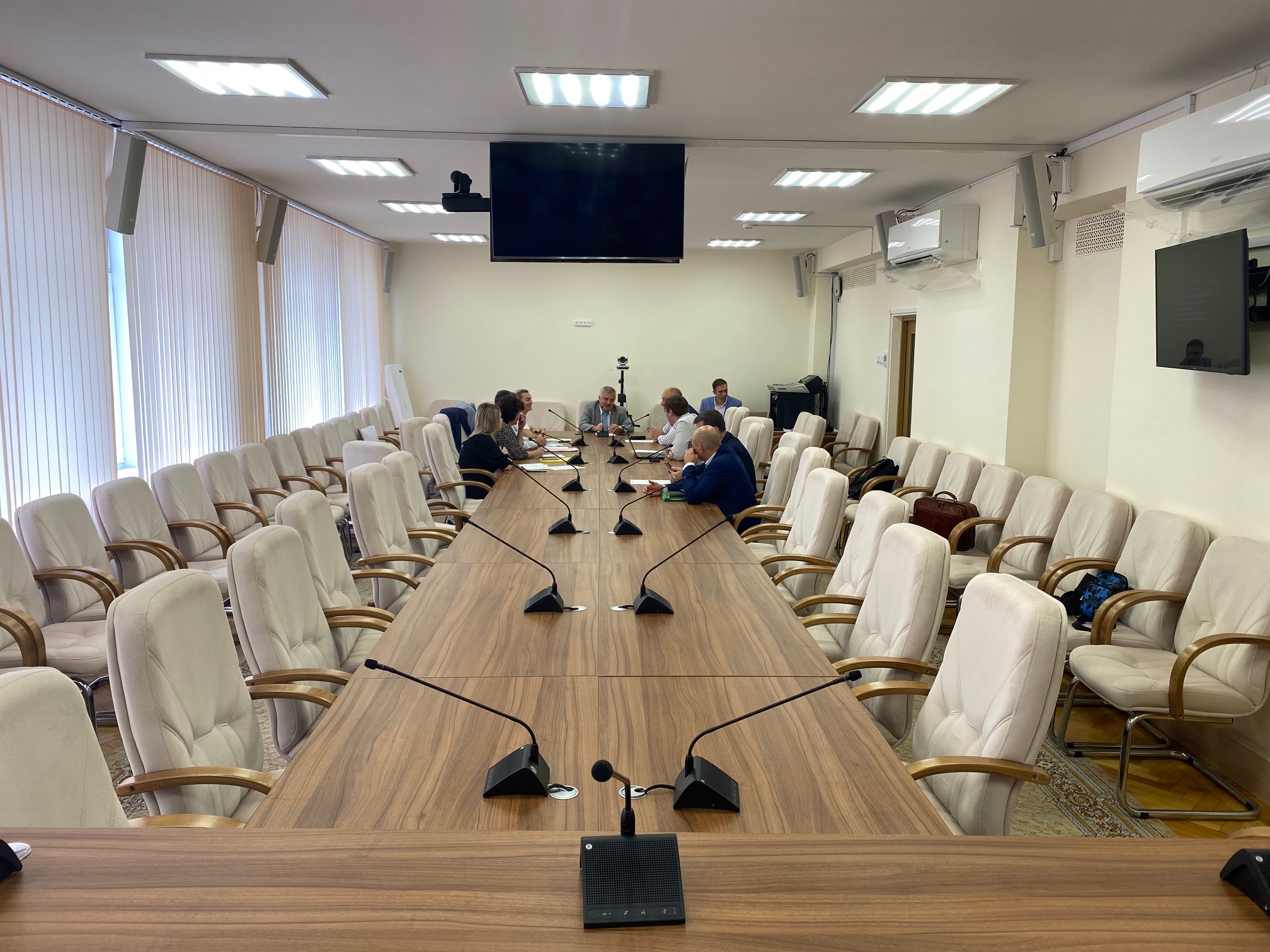 11 августа 2021 года делегация ГУЗ под руководством проректора Д.А. Шаповалова приняла участие в совещании с представителями органов исполнительной власти и Правительства Калужской области