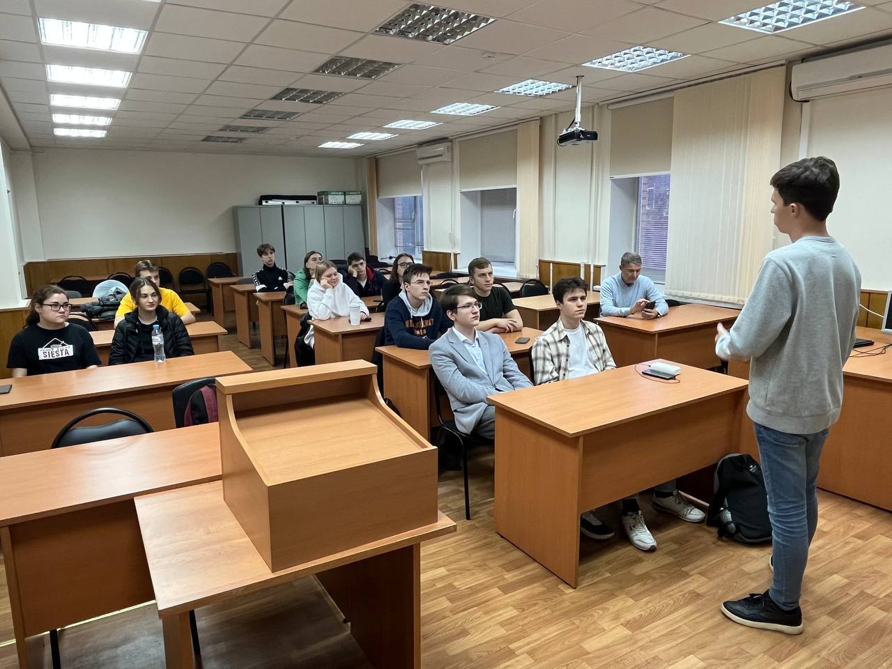 18 октября 2022 прошла офлайн конференция для первокурсников факультета кадастра недвижимости и инфраструктуры пространственных данных (КНИиПД) Государственного Университета по землеустройству