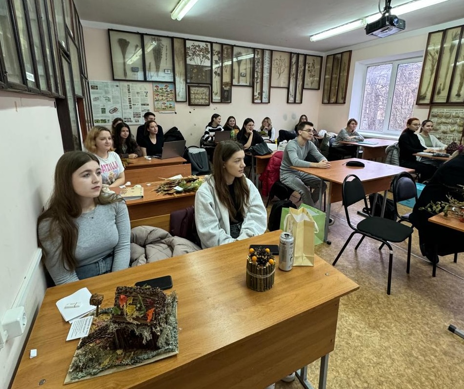 На кафедре цифрового земледелия ГУЗ открылась выставка "Краски осени"