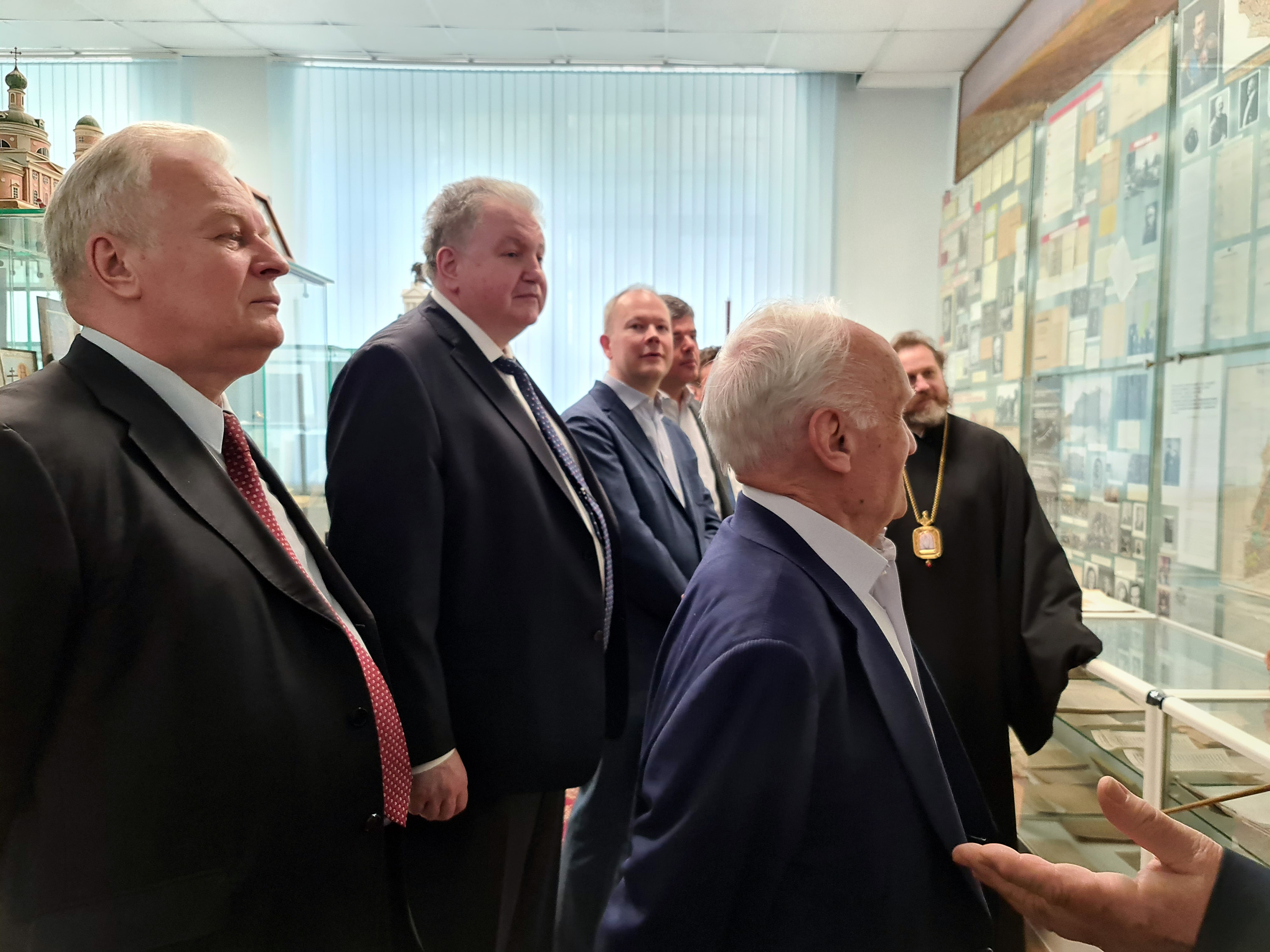 В рамках духовно-нравственно-патриотического воспитания в ГУЗ состоялась встреча архиепископа Одинцовского и Красногорского Фомы и профессора Московской Духовной Академии А.И. Осипова со студенчеством