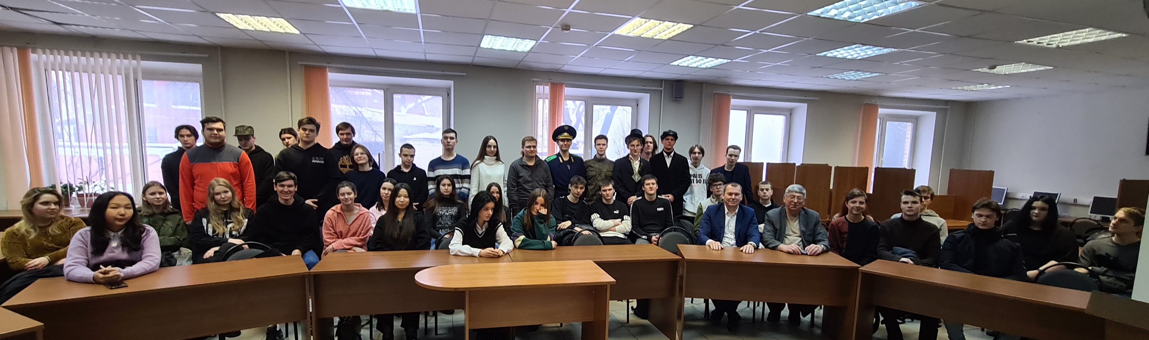 Первокурсники показали театральную постановку по пьесе «Капитан из Кёпеника»