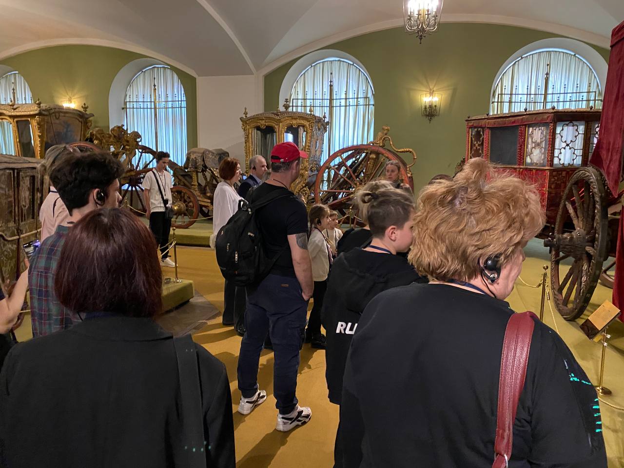 Экскурсия сотрудников, преподавателей и студентов Государственного университета по землеустройству по Московскому Кремлю с посещением Оружейной палаты