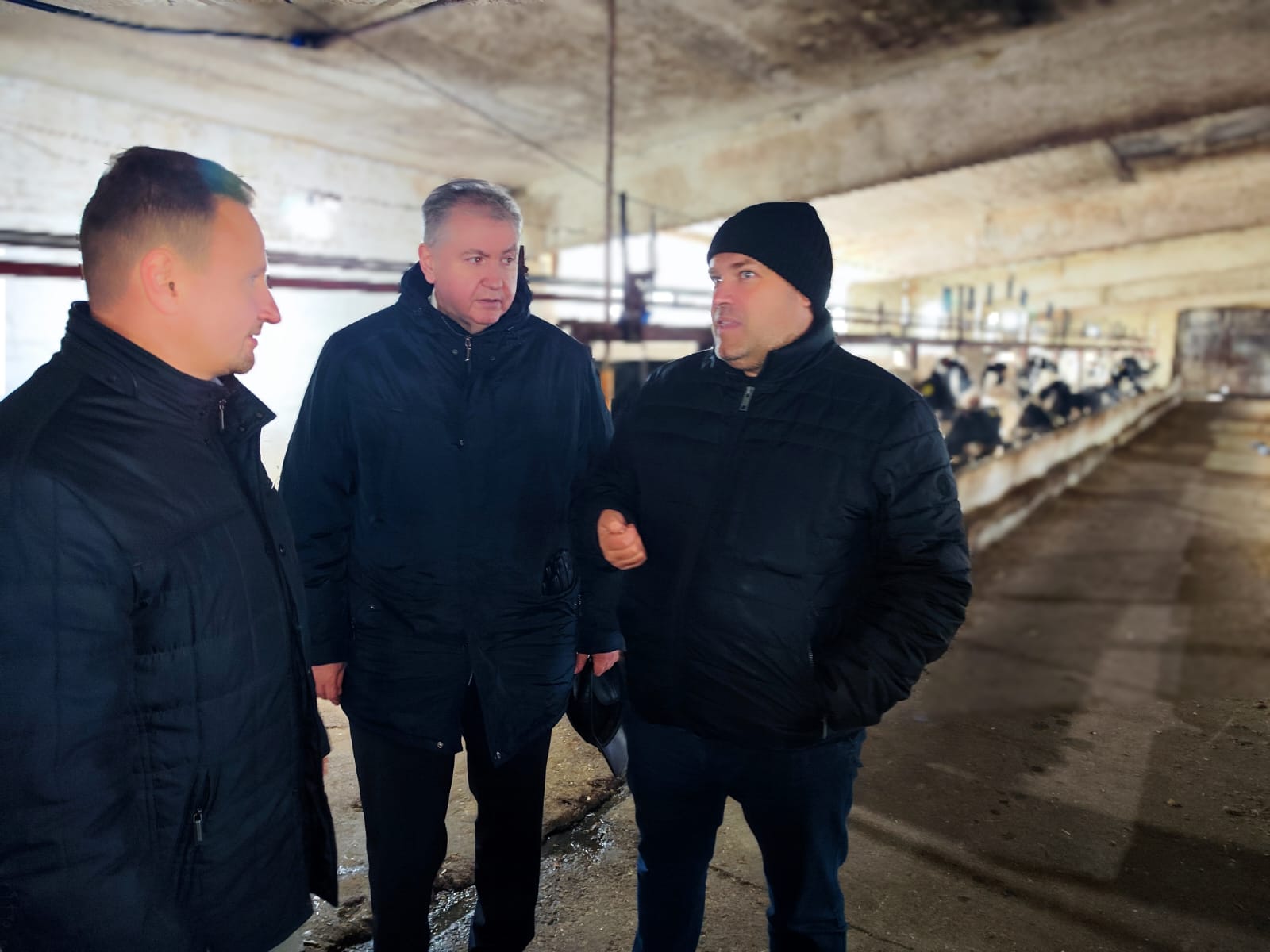 Делегация ГУЗ посетила молочную ферму в агрохозяйстве «Броницкий»