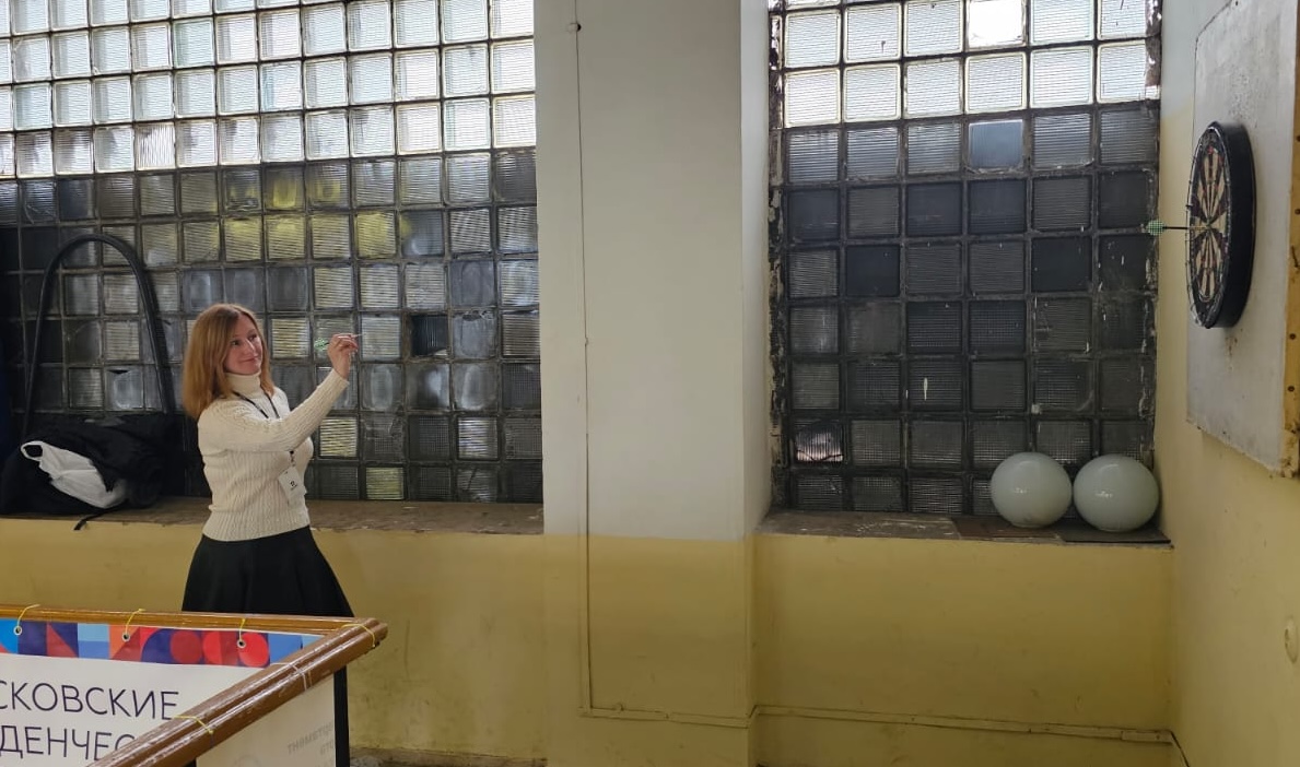 С помощью дротиков в ГУЗ определили самых метких преподавателей университета