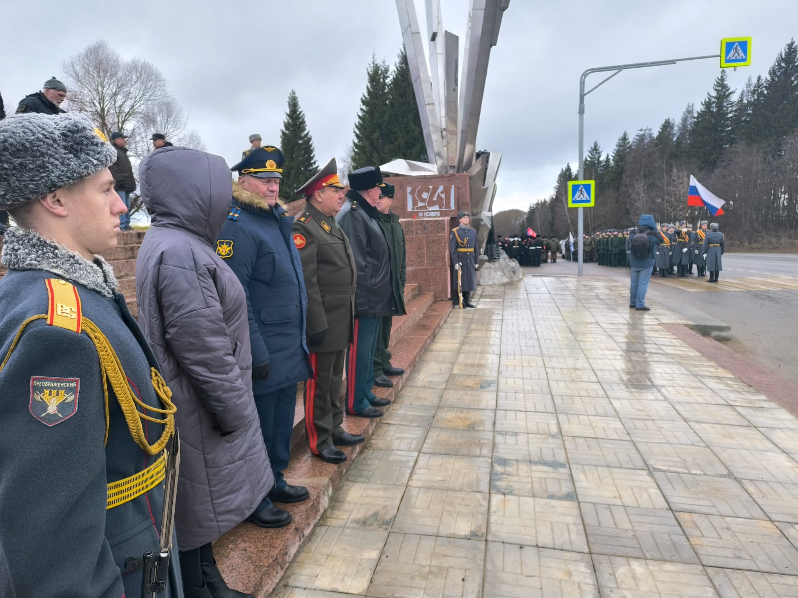 Студенты Военного учебного центра при ГУЗ почтили память героев-саперов ВОВ