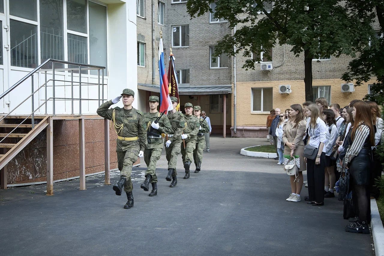 Тёплое сентябрьское солнце и новые надежды: в ГУЗ отпраздновали День знаний