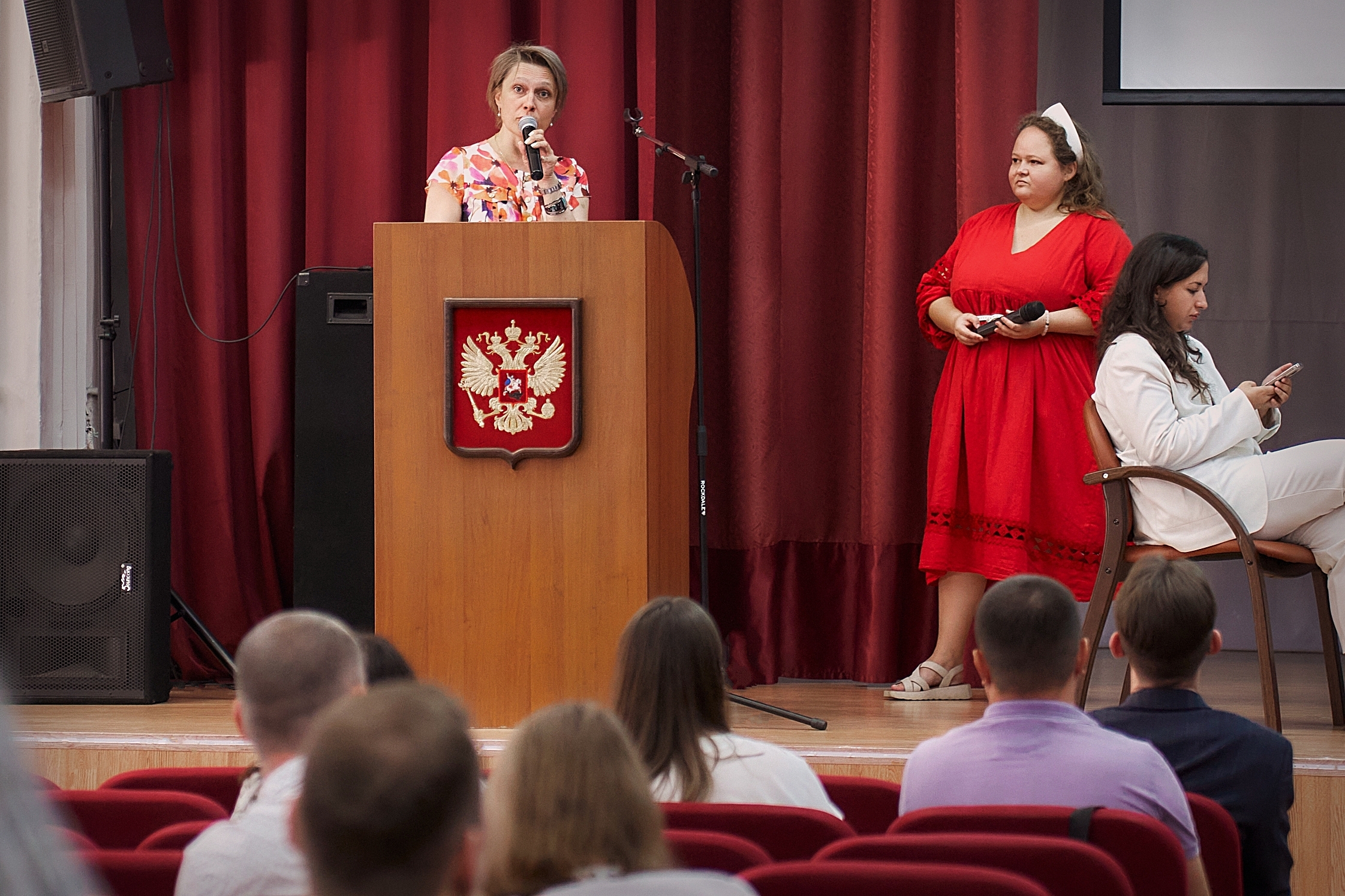 Пленарная сессия форума «Дорожные вопросы для жилой недвижимости» в ГУЗ: современные тренды развития рынка жилья на сельских территориях регионов России