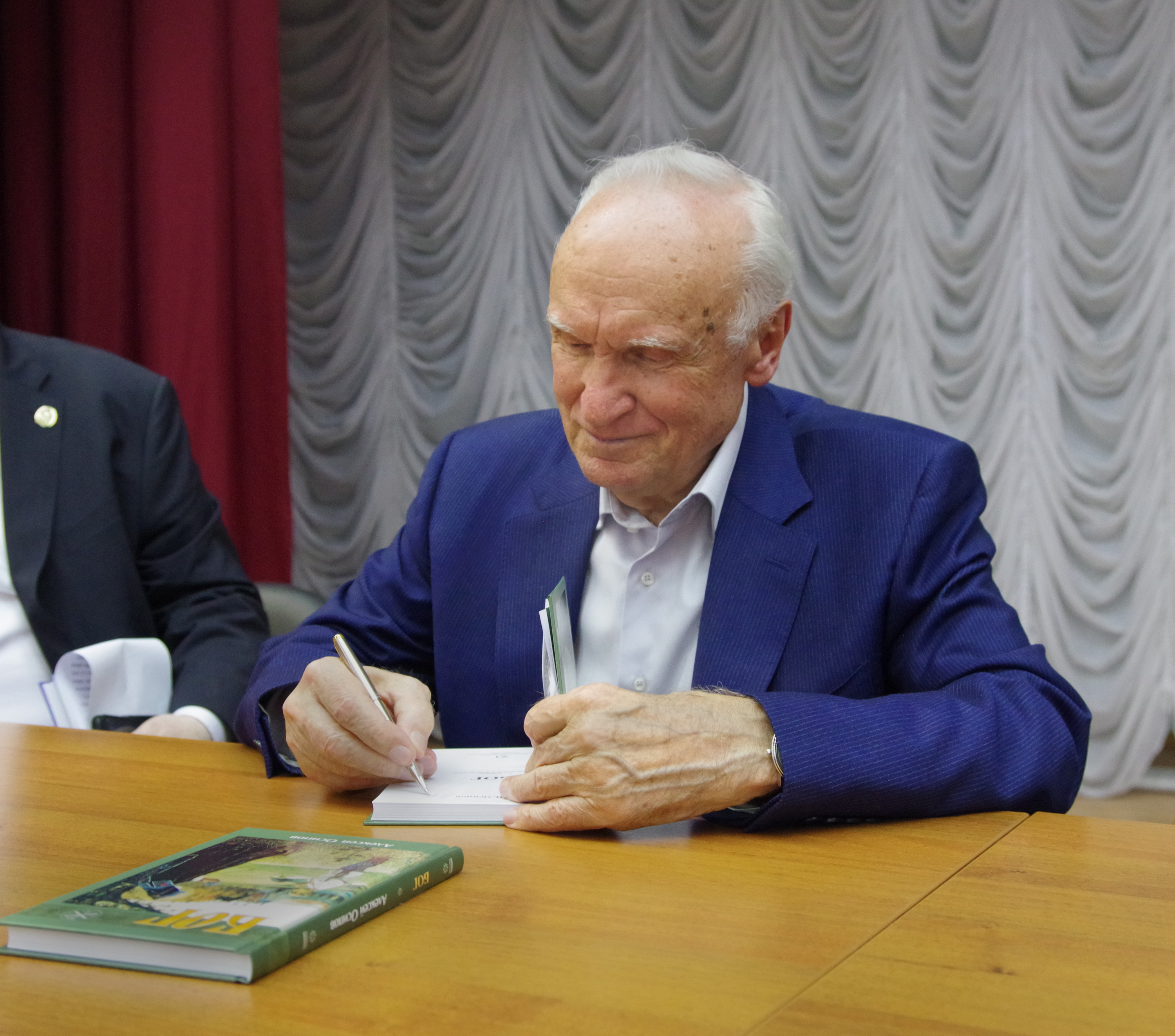 В рамках духовно-нравственно-патриотического воспитания в ГУЗ состоялась встреча архиепископа Одинцовского и Красногорского Фомы и профессора Московской Духовной Академии А.И. Осипова со студенчеством