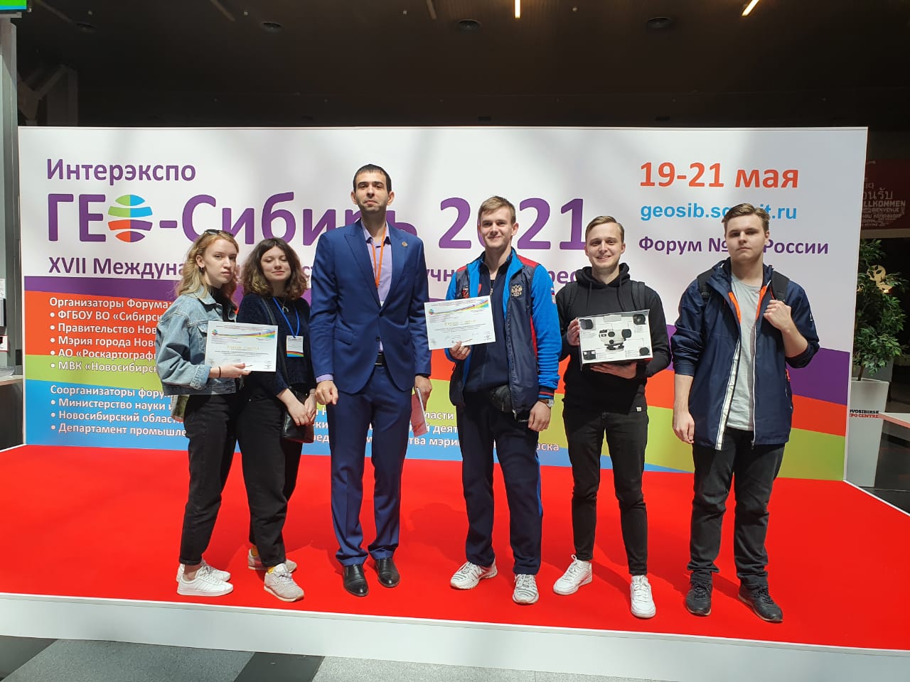 Студенты Государственного университета по землеустройству - победители VI Международной студенческой олимпиады по геодезии.