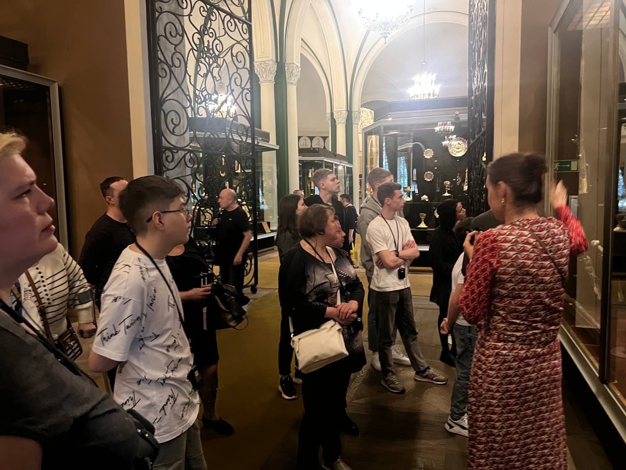 Сотрудники, преподаватели и студенты ГУЗ на экскурсии по Московскому Кремлю с посещением Оружейной палаты
