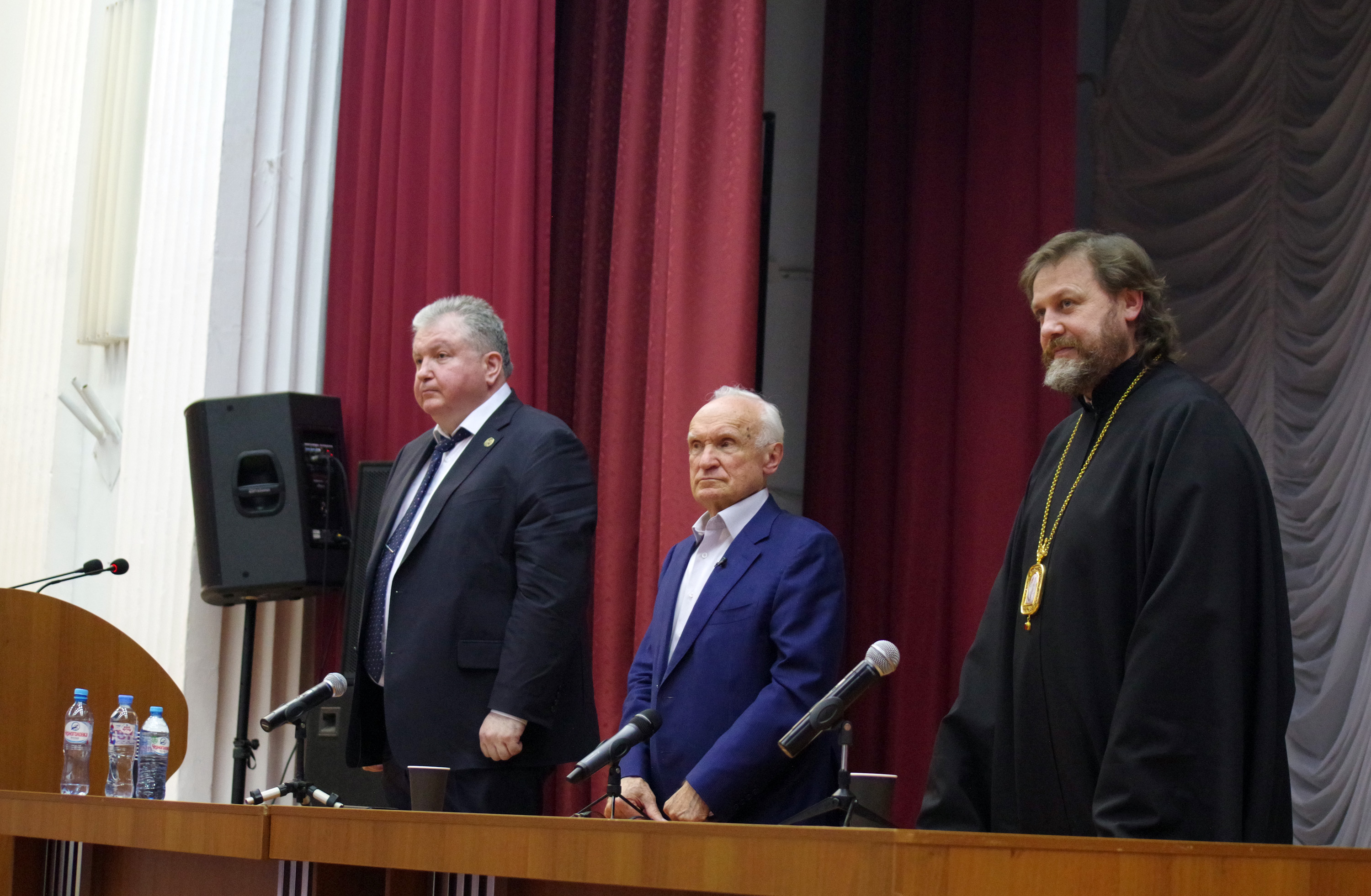 В рамках духовно-нравственно-патриотического воспитания в ГУЗ состоялась встреча архиепископа Одинцовского и Красногорского Фомы и профессора Московской Духовной Академии А.И. Осипова со студенчеством