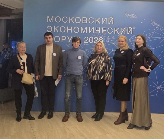ГУЗ на МЭФ-2026: преподаватели и студенты обсудили развитие территорий и космический мониторинг земель