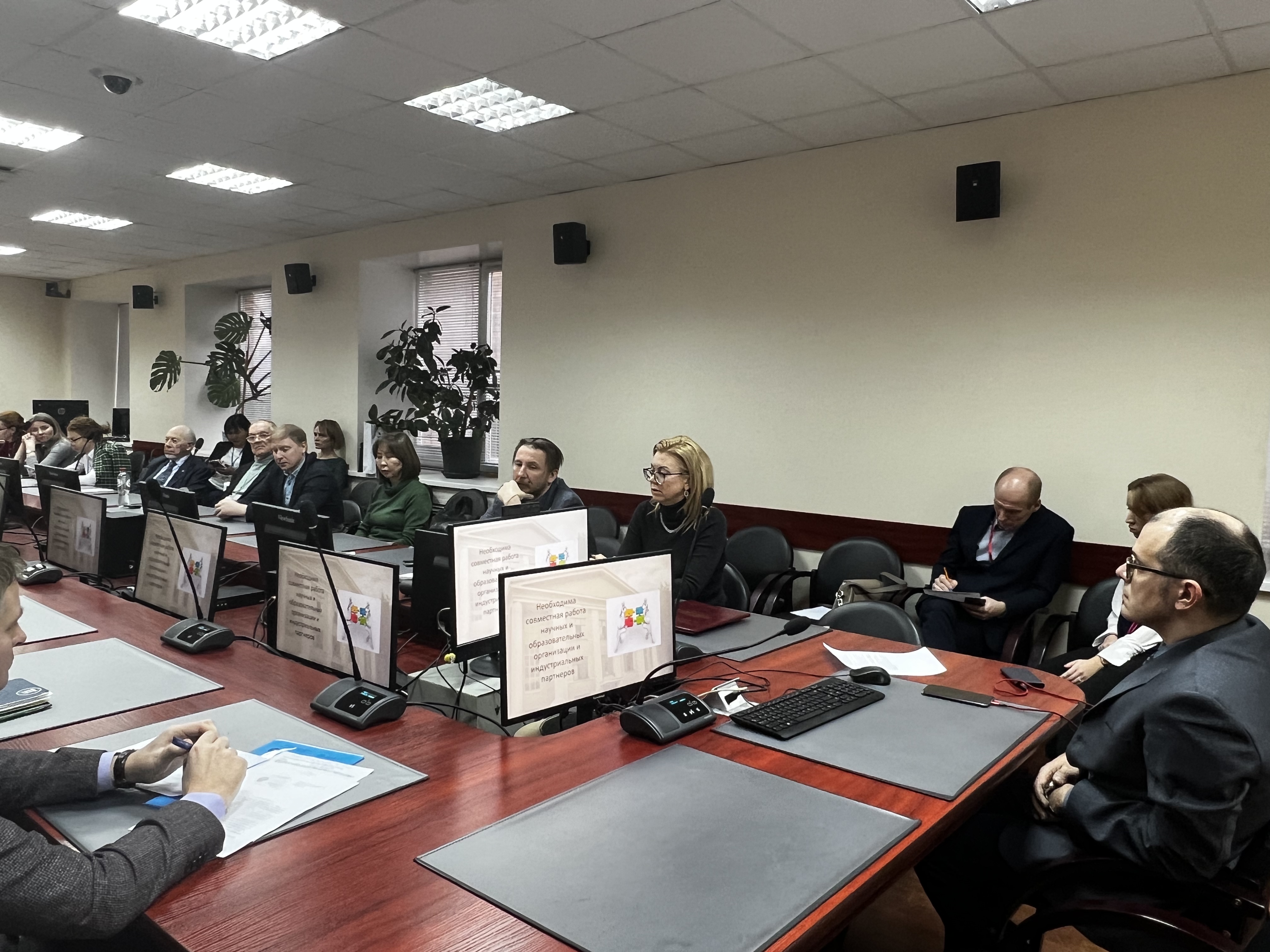 Круглый стол «Роль образования и новые подходы в образовательной деятельности в области «Землеустройство и кадастры» при интеграции новых территорий»