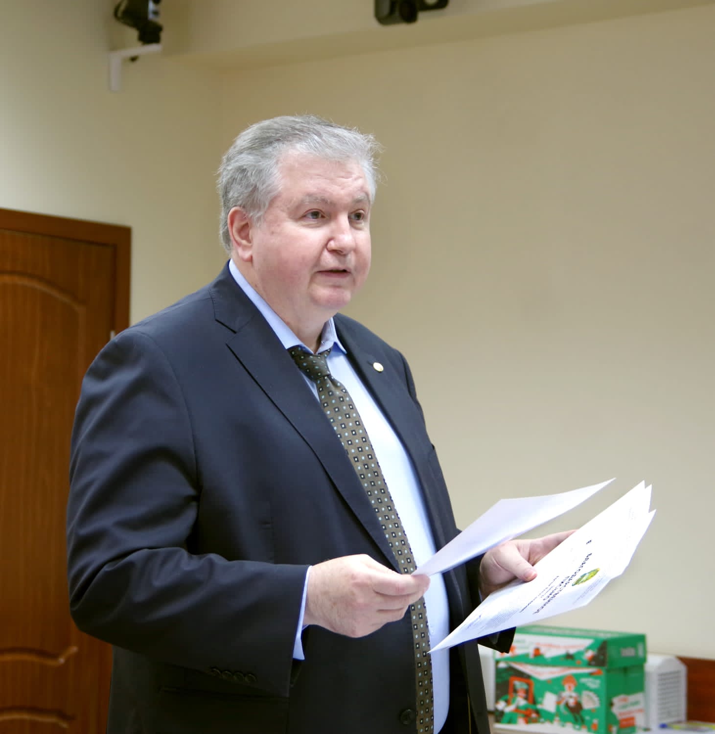 На Учёном совете врио ректора Тимур Валикович Папаскири вручил награды членам коллектива Государственного университета по землеустройству
