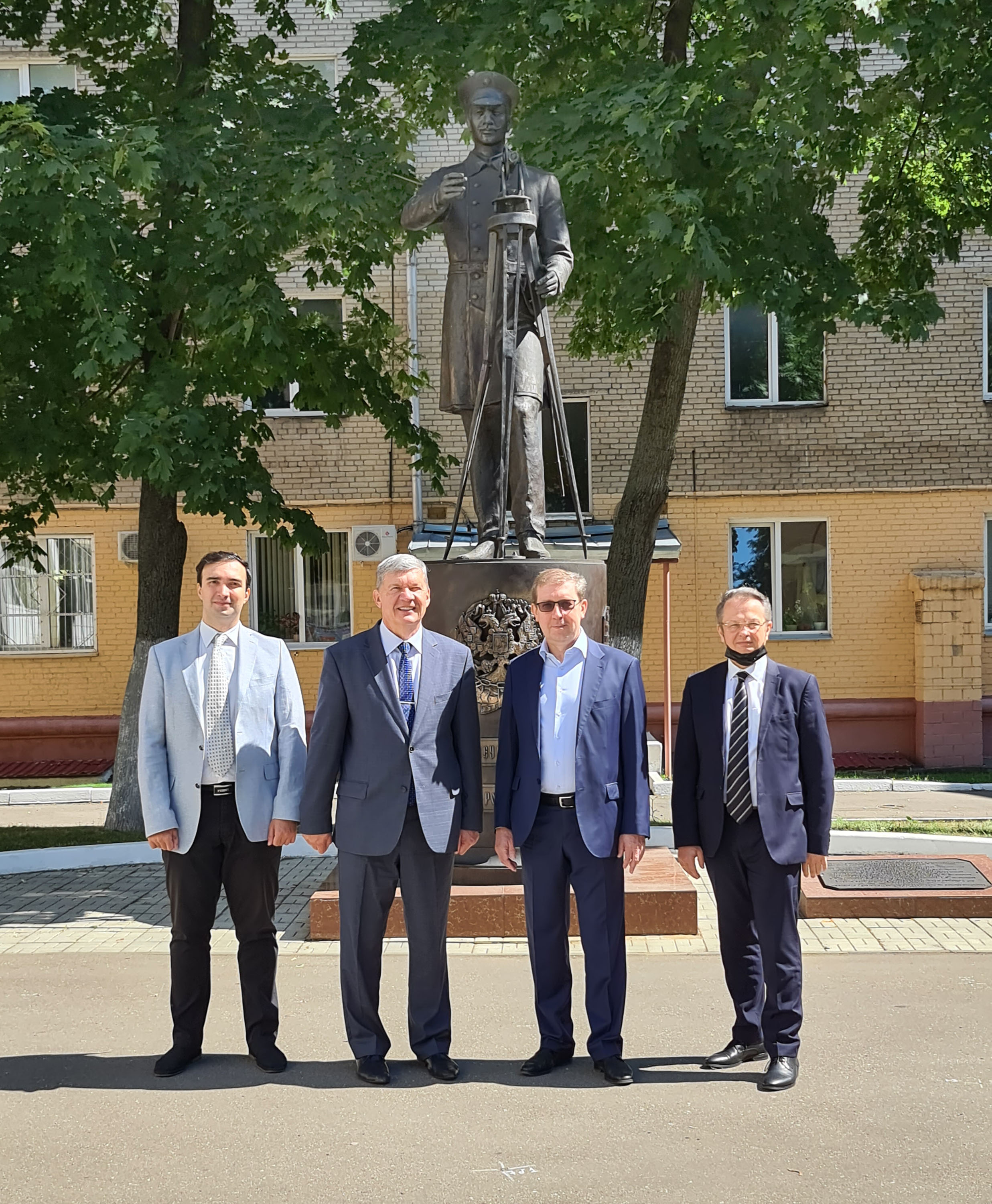 Председатель и руководитель аппарата Комитета Совета Федерации по аграрно-продовольственной политике и природопользованию Алексей Петрович Майоров и Михаил Олегович Орлов посетили Государственный университет по землеустройству 22 июля