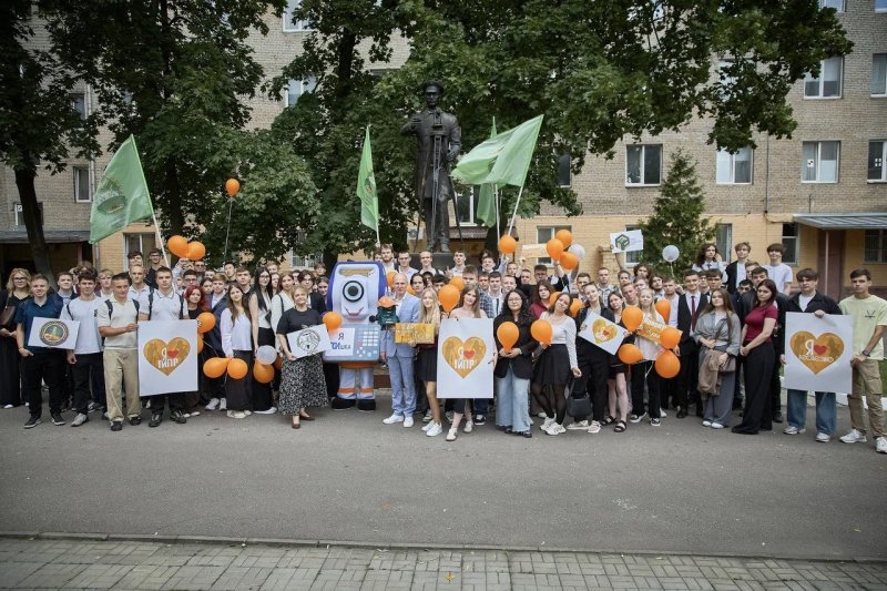 Тёплое сентябрьское солнце и новые надежды: в ГУЗ отпраздновали День знаний