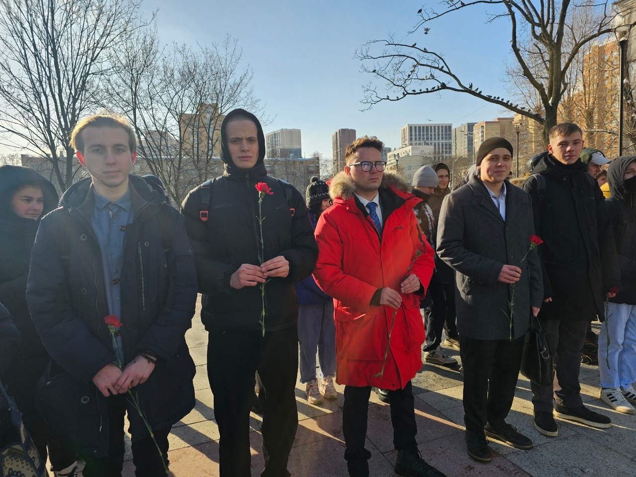 Студенты ГУЗ возложили цветы у Мемориала Защитникам Москвы