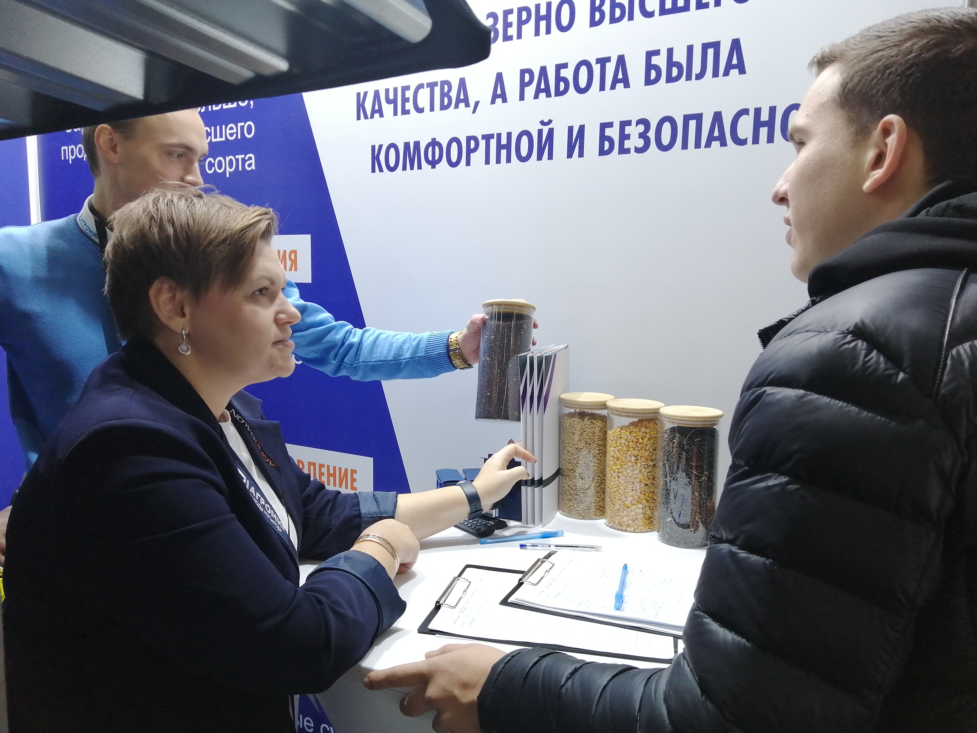 Студенты и преподаватели Государственного университета по землеустройству посетили выставку «Агросалон-2022»