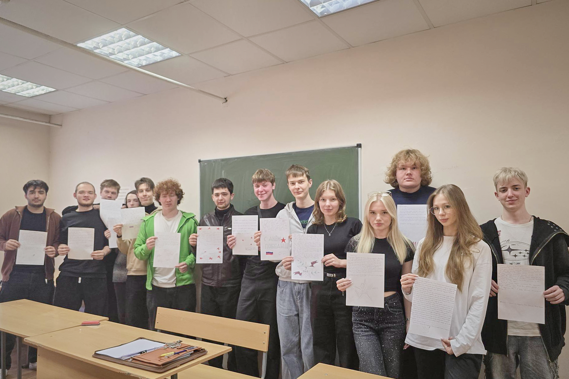 Свыше 150 писем поддержки отправили студенты ГУЗ бойцам в преддверии 81-й годовщины Победы