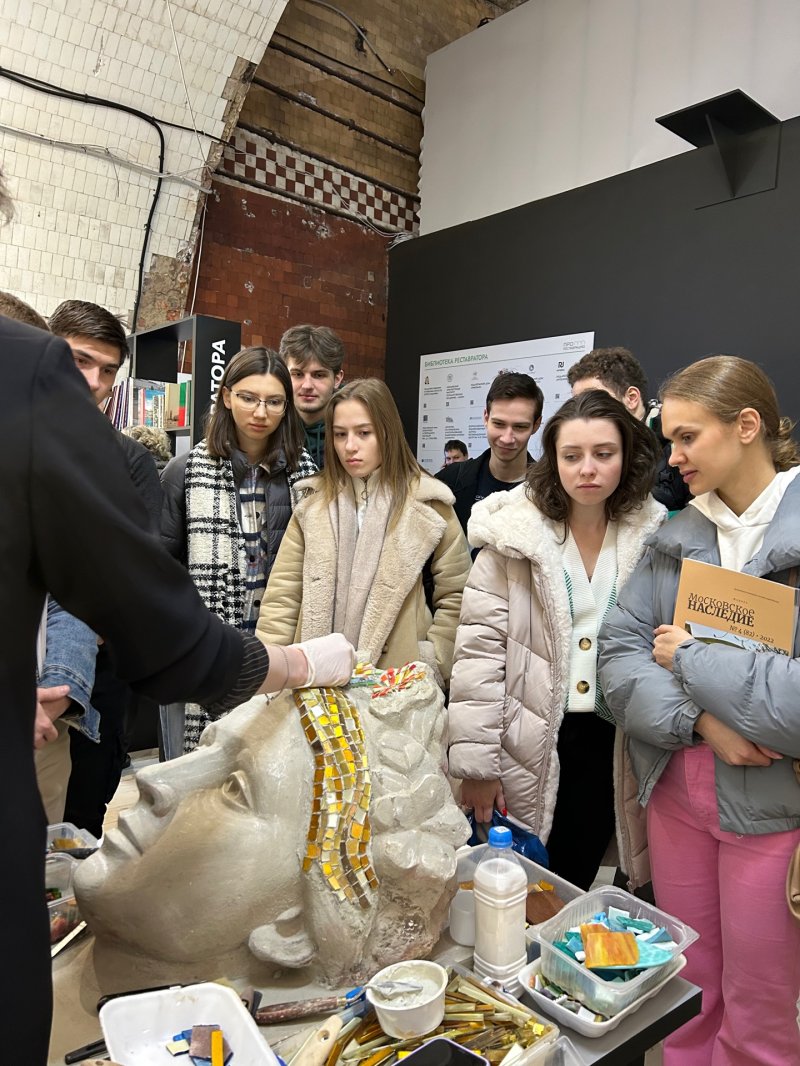 Студенты архитектурного факультета посетили выставку «Импортозамещение в реставрационных материалах и технологиях. Сохранение объектов культурного наследия»