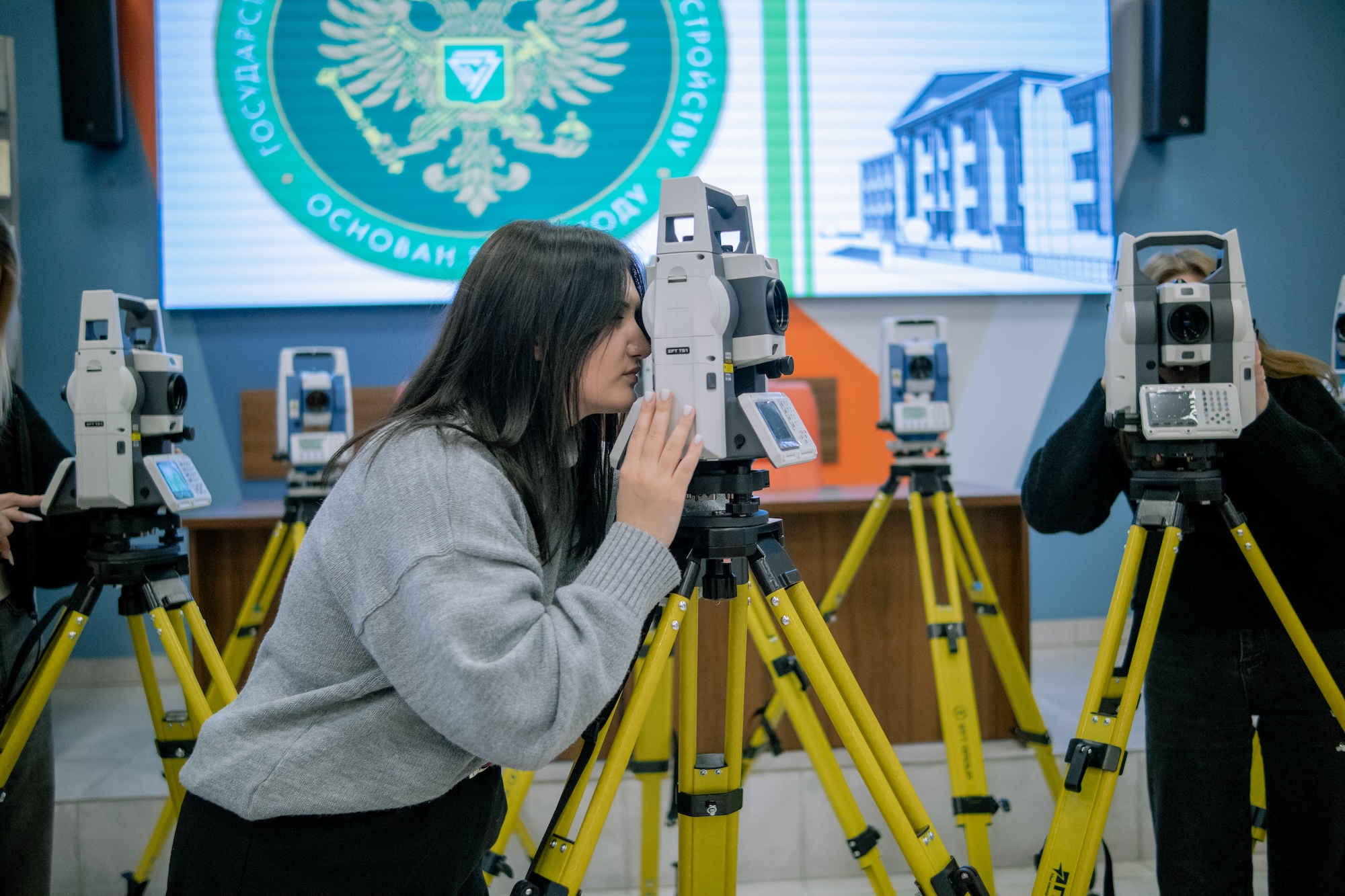 Современные геодезические тахеометры появились у студентов ГУЗ