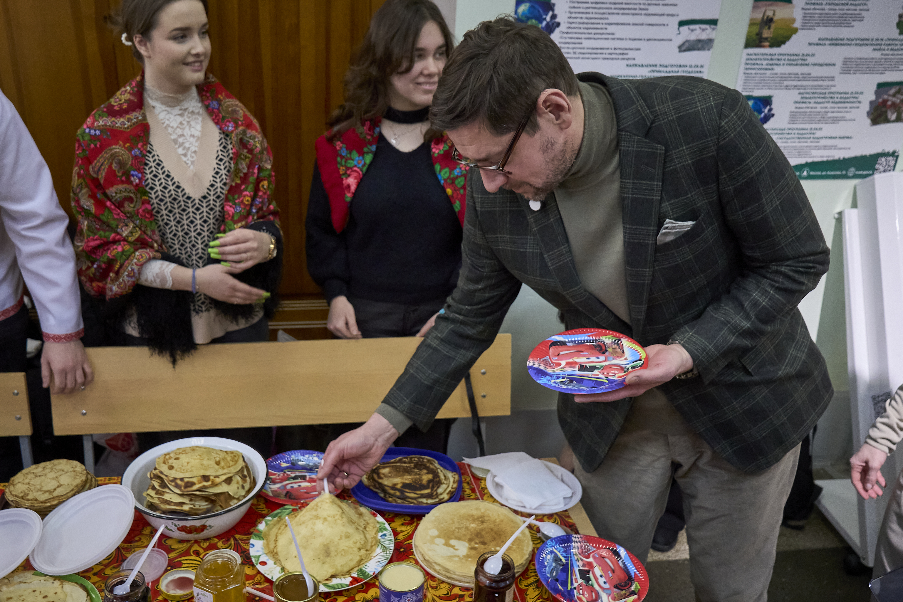 Блинный размах: в Год единства народов России ГУЗ накрыл Масленицу на весь мир