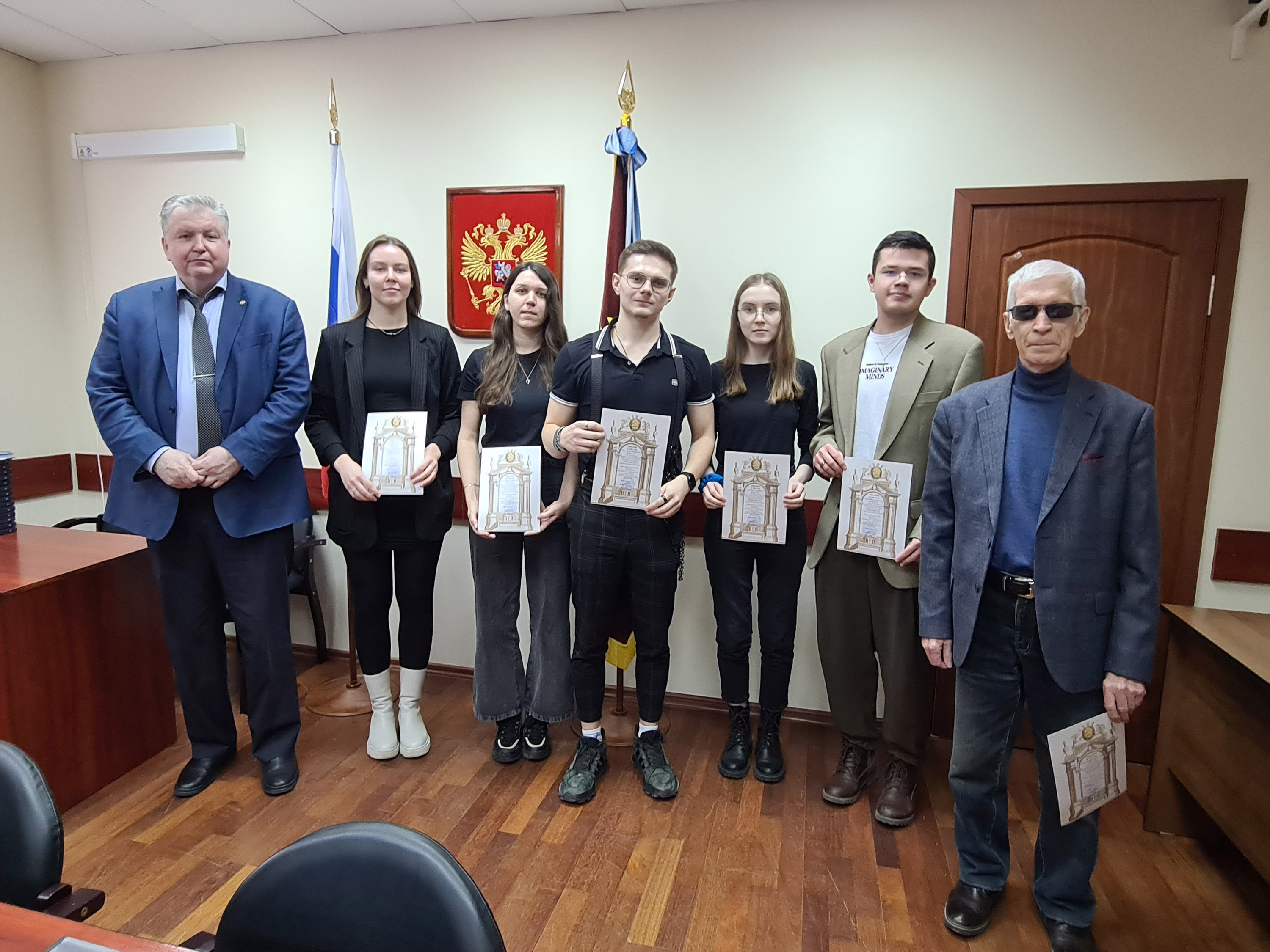 28 февраля 2023 года в конференц-зале ГУЗа врио ректора Папаскири Т.В. наградил участников открытого конкурса на разработку концепции по модернизации корпуса ГУЗ для размещения ГеоКафе