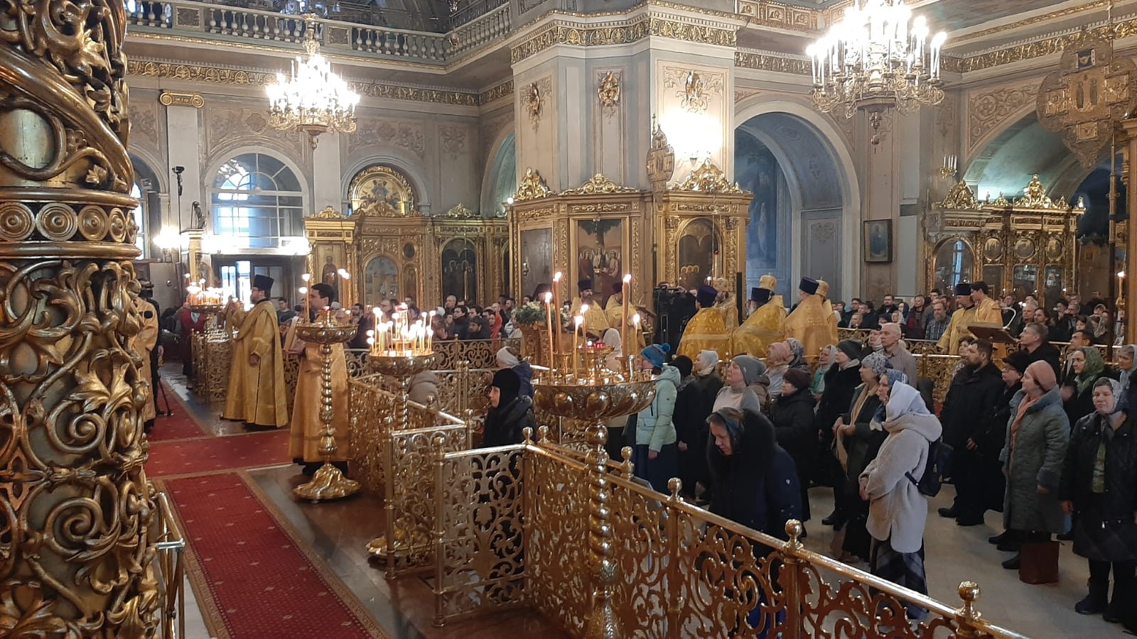 Праздничное богослужение в Богоявленском кафедральном соборе 25 февраля