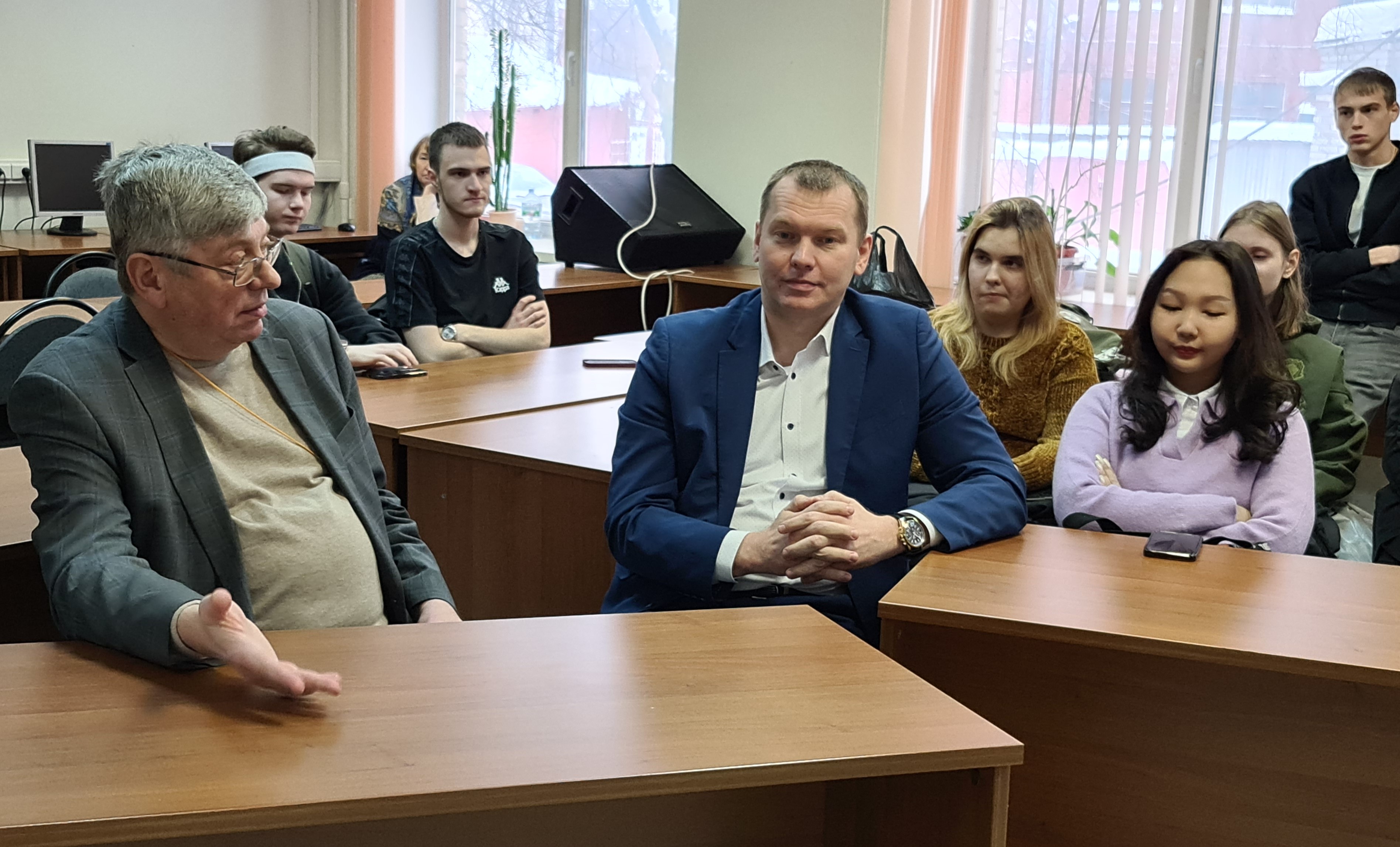 Первокурсники показали театральную постановку по пьесе «Капитан из Кёпеника»