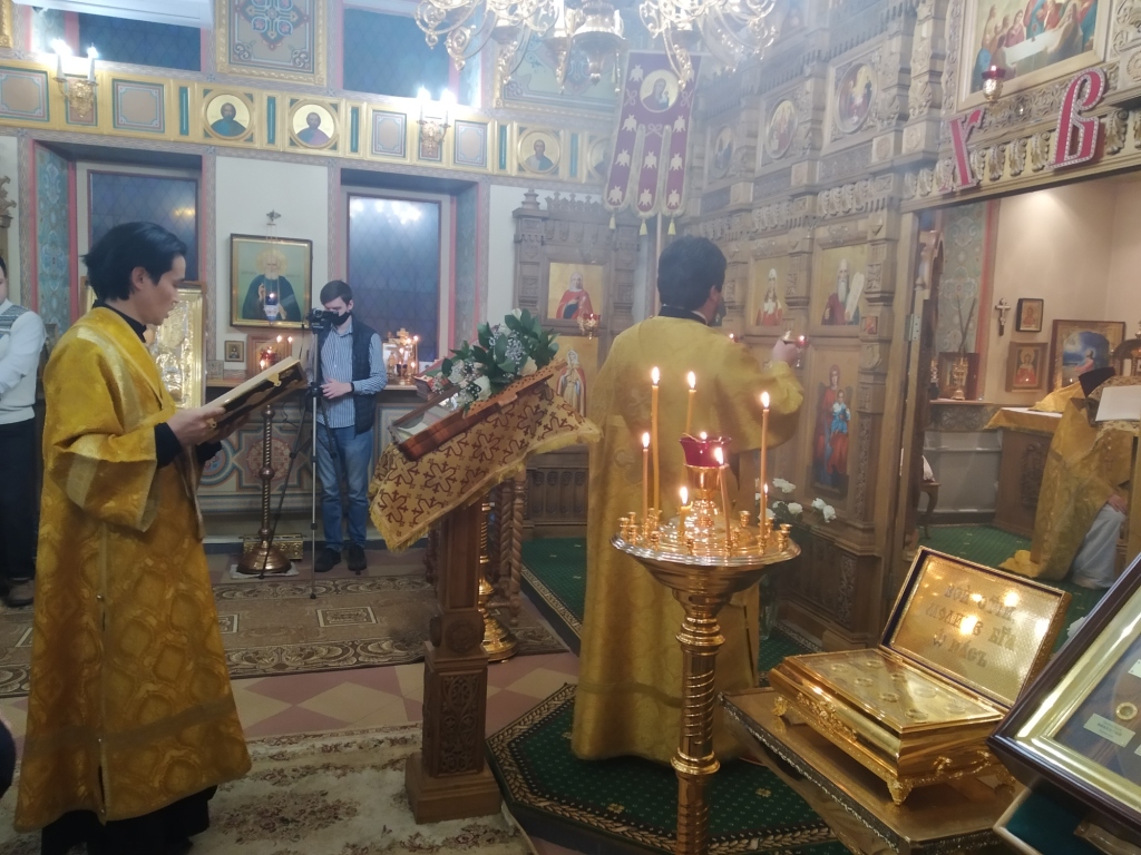 12 января 2021 г. в Домовом храме святых равноапостольных Константина и Елены ГУЗ состоялась Божественная Литургия в честь праздника Рождества Христова