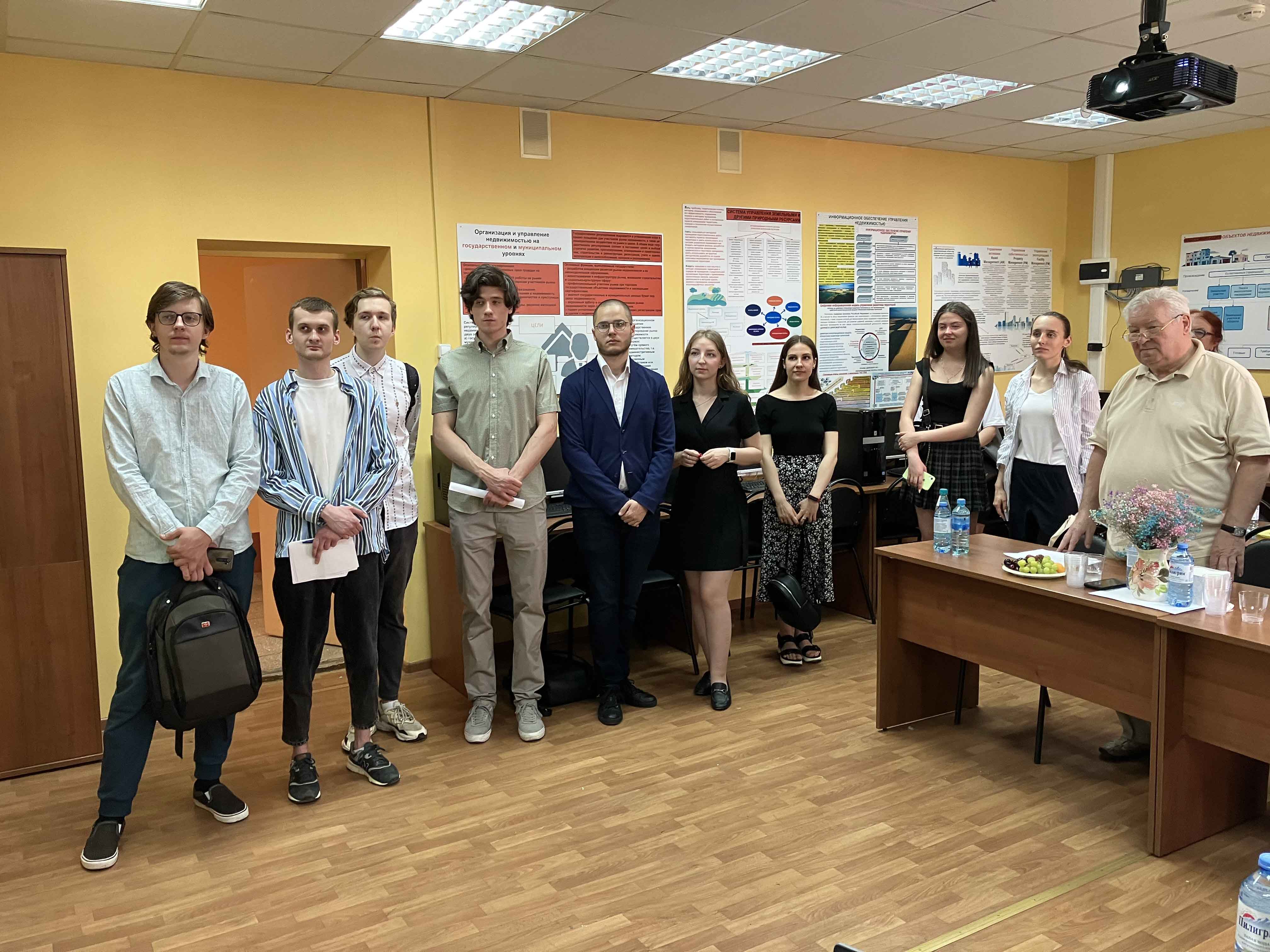 На кафедре экономики недвижимости завершились защиты выпускных квалификационных работ 