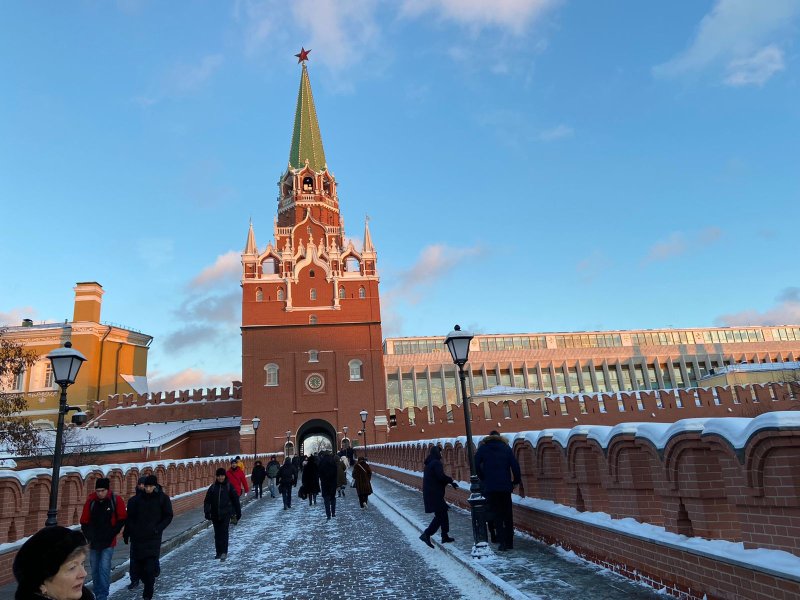 Профессорам ГУЗ вручили юбилейные медали «300 лет Российской академии наук»
