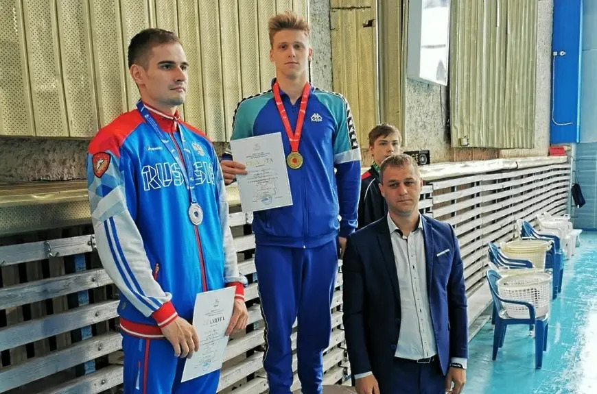 Семейная традиция и личный рекорд: студент ГУЗ стал чемпионом России по плаванию 