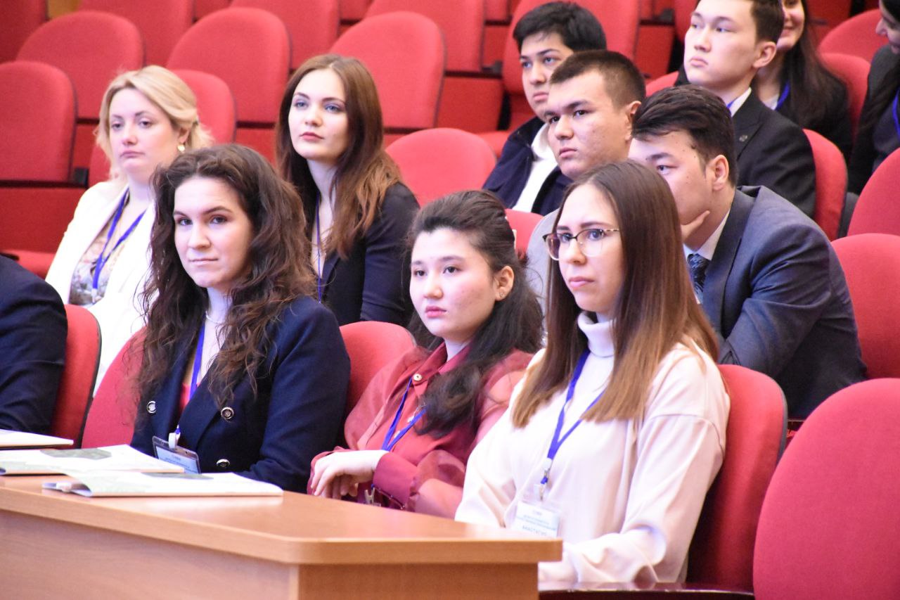 Студентка ГУЗ – на IX Международном молодежном форуме в Ташкенте