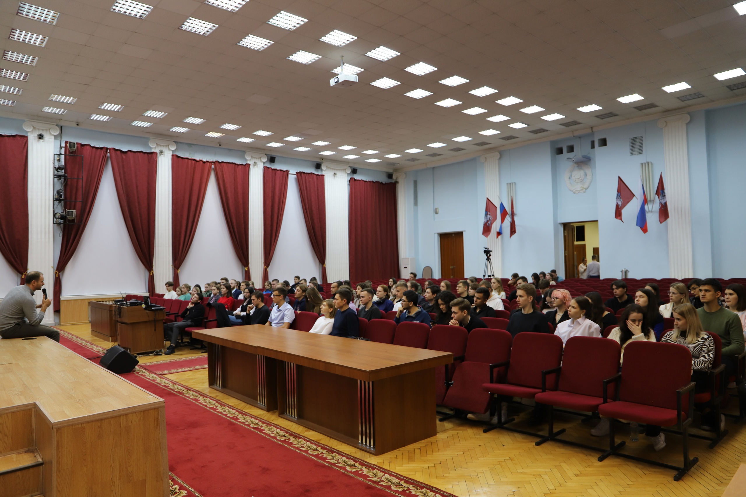 25 октября в Государственном университете по землеустройству прошла встреча депутата Московской городской Думы - Щитова Кирилла Владимировича со студентами
