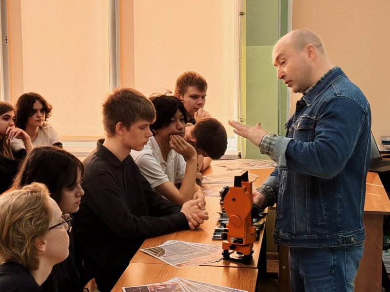 Делегация ГУЗ познакомила школьников Электроуглей с миром землеустройства 