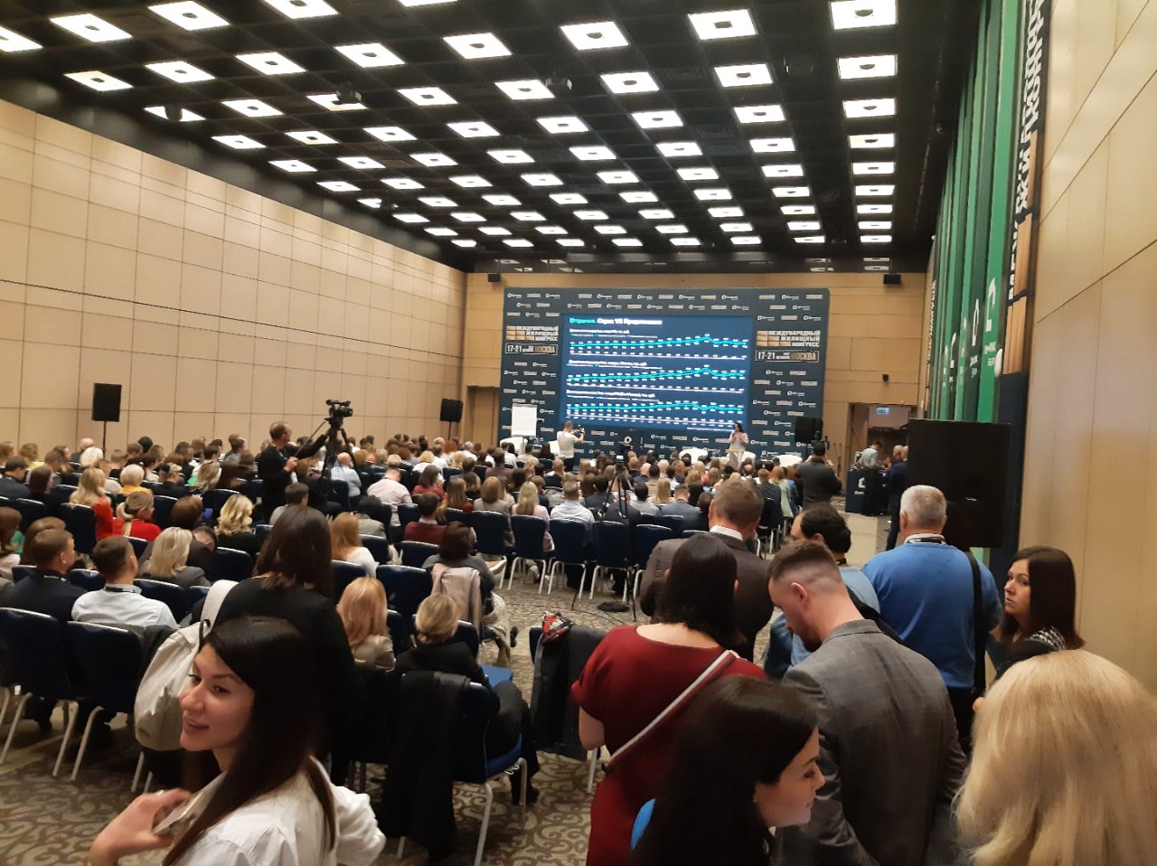 Врио ректора ГУЗ Тимур Валикович Папаскири на 6-ом Международном бизнес-форуме недвижимости рассказал о переводе земель из одной категории в другую, об ошибках чиновников в обе стороны