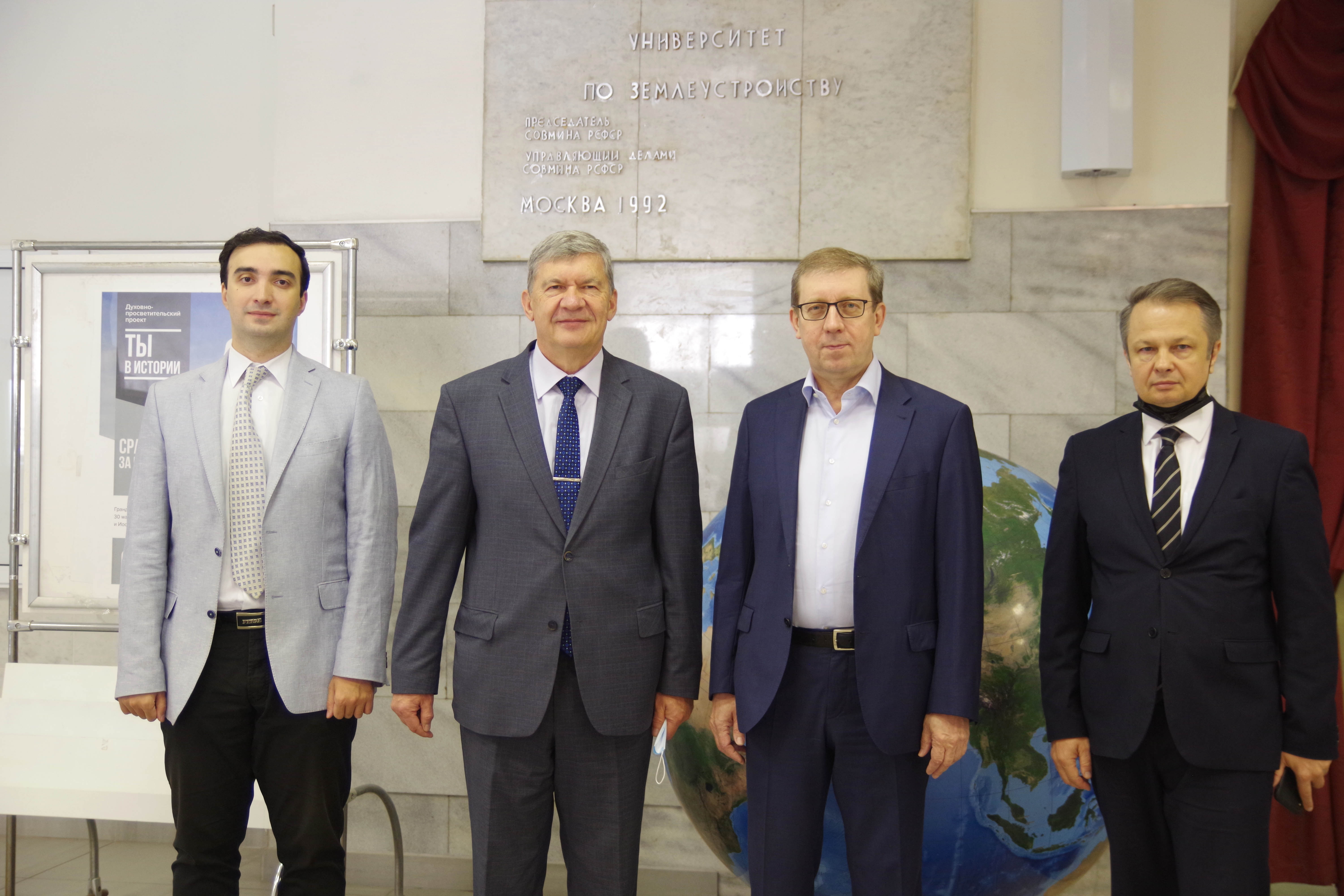 Председатель и руководитель аппарата Комитета Совета Федерации по аграрно-продовольственной политике и природопользованию Алексей Петрович Майоров и Михаил Олегович Орлов посетили Государственный университет по землеустройству 22 июля