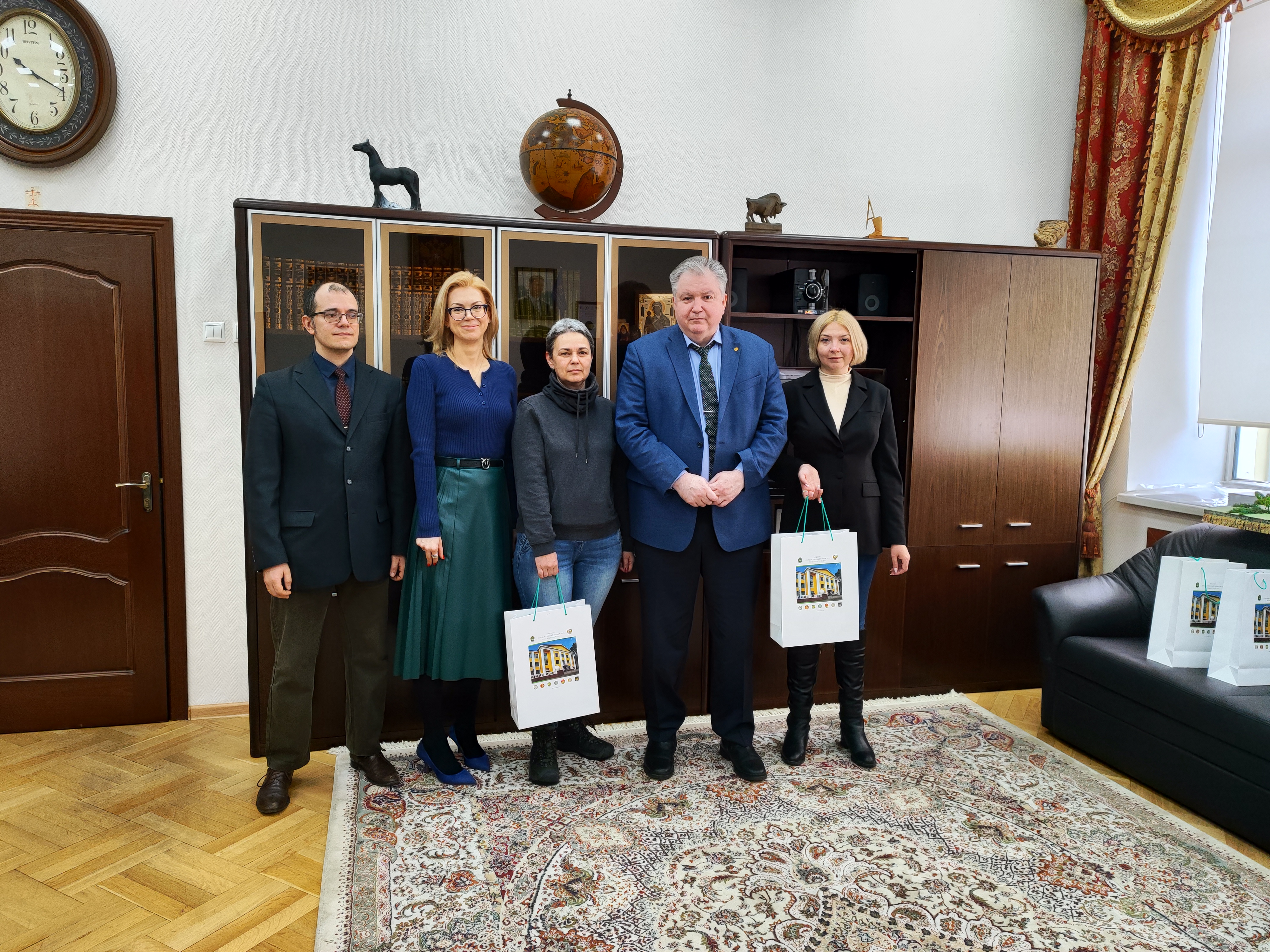 Врио ректора Государственного университета по землеустройству Т.В. Папаскири подписал соглашение о сотрудничестве с Херсонским аграрным университетом