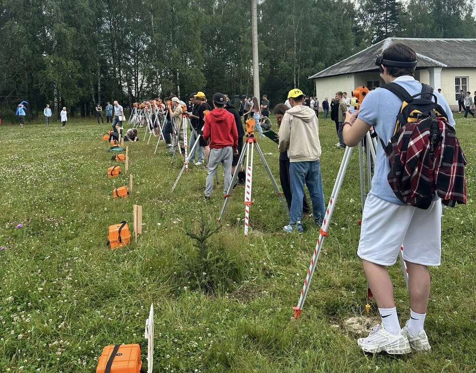 ГУЗ – лидер «ГеоЮности-2025»: студенты университета взяли золото в геодезической эстафете 