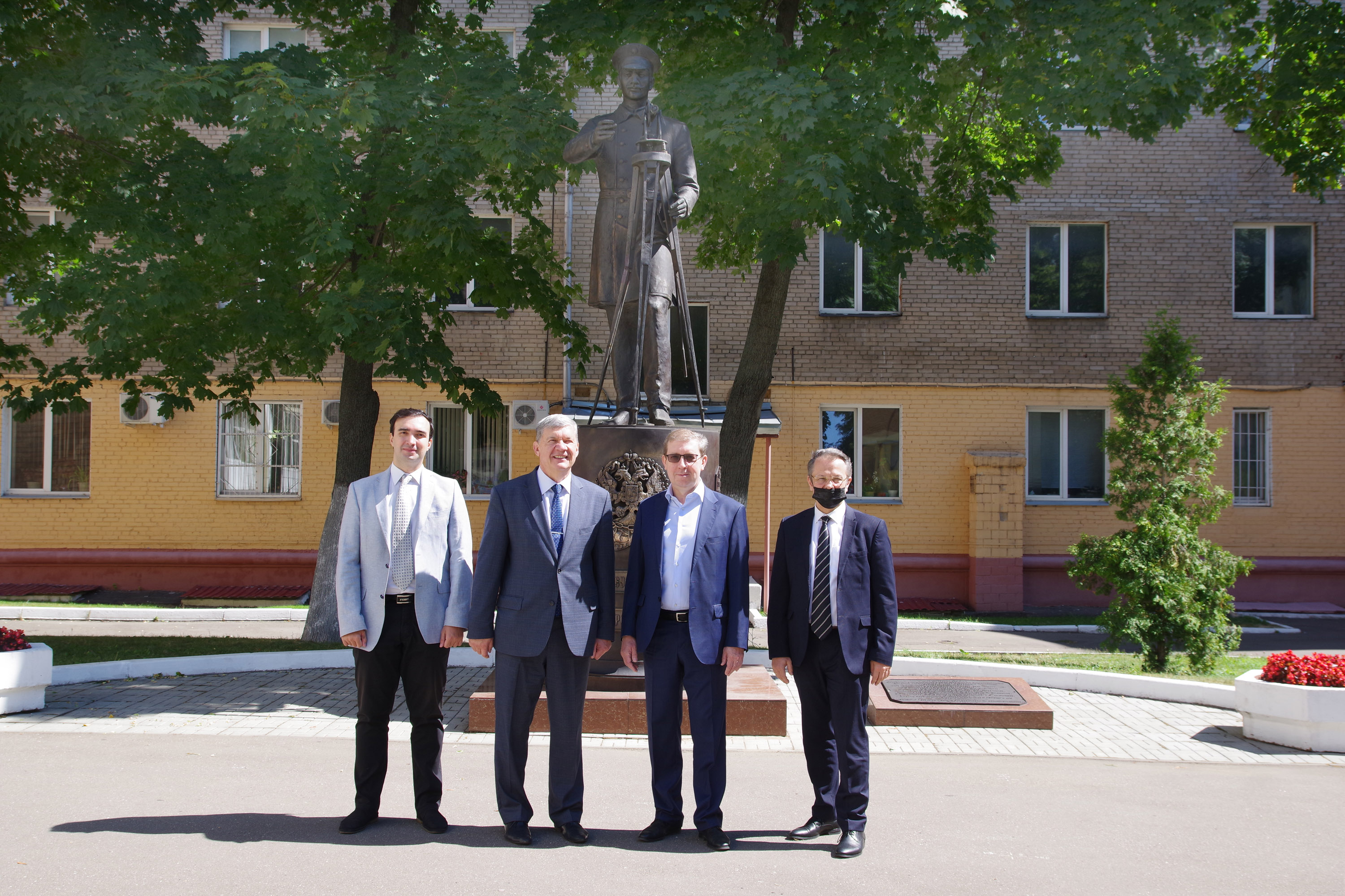 Председатель и руководитель аппарата Комитета Совета Федерации по аграрно-продовольственной политике и природопользованию Алексей Петрович Майоров и Михаил Олегович Орлов посетили Государственный университет по землеустройству 22 июля