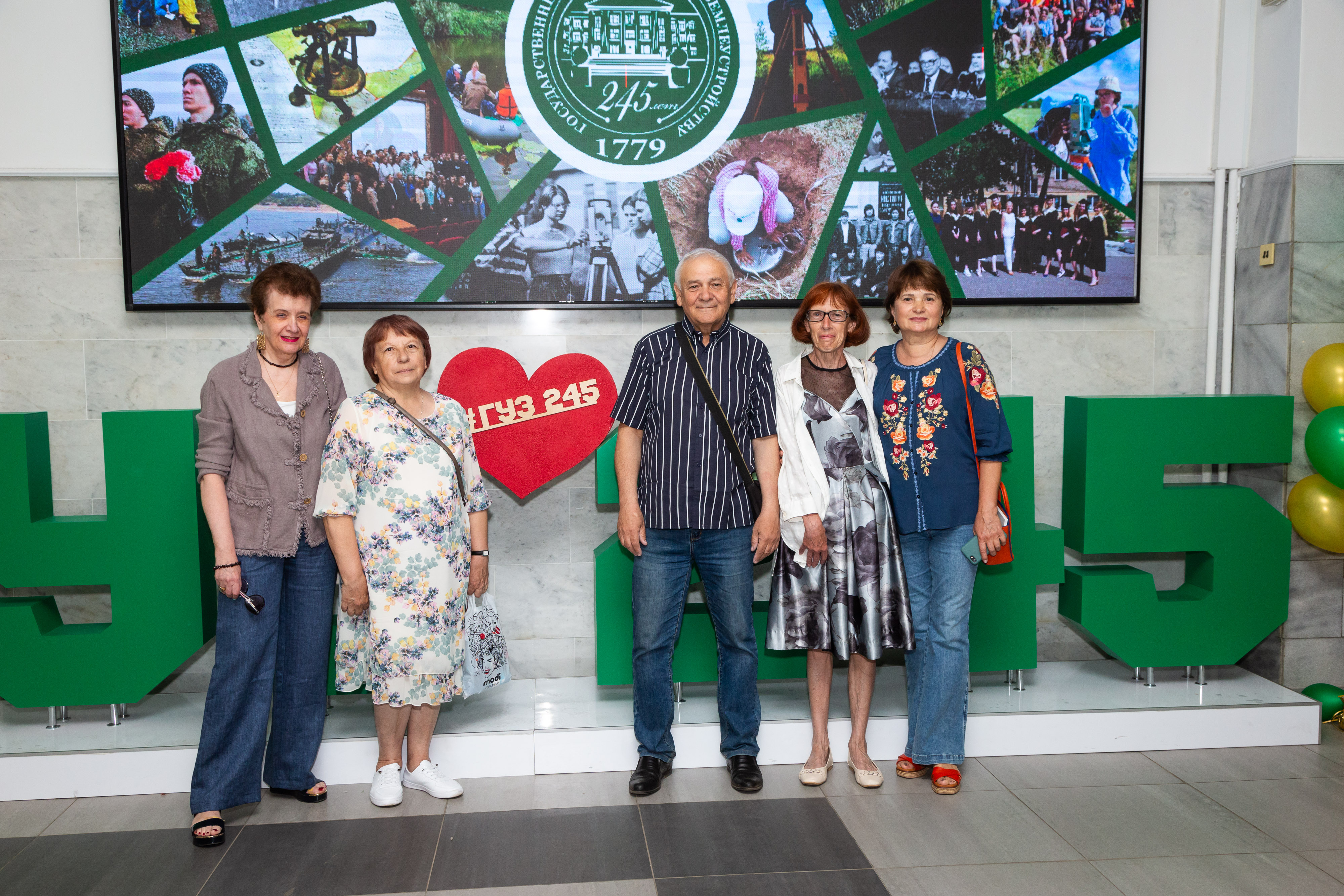 Фотоальбом 31 мая. Встреча выпускников и концерт