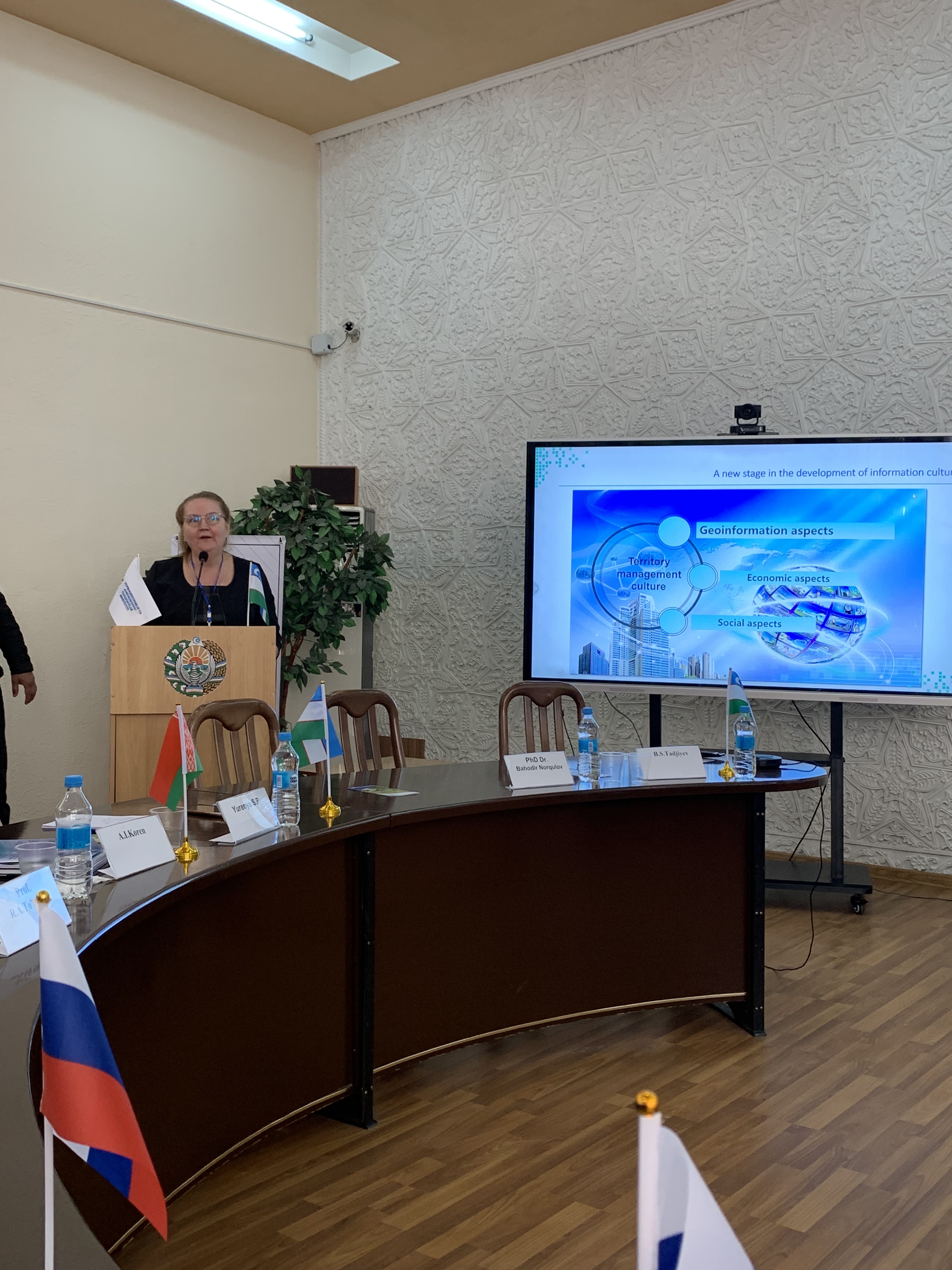 Делегация ГУЗ на международной конференции «Актуальные проблемы внедрения научных достижений и инновационных технологий в цифровизацию использования земельных ресурсов и совершенствование отношений государственного кадастра» в Самарканде