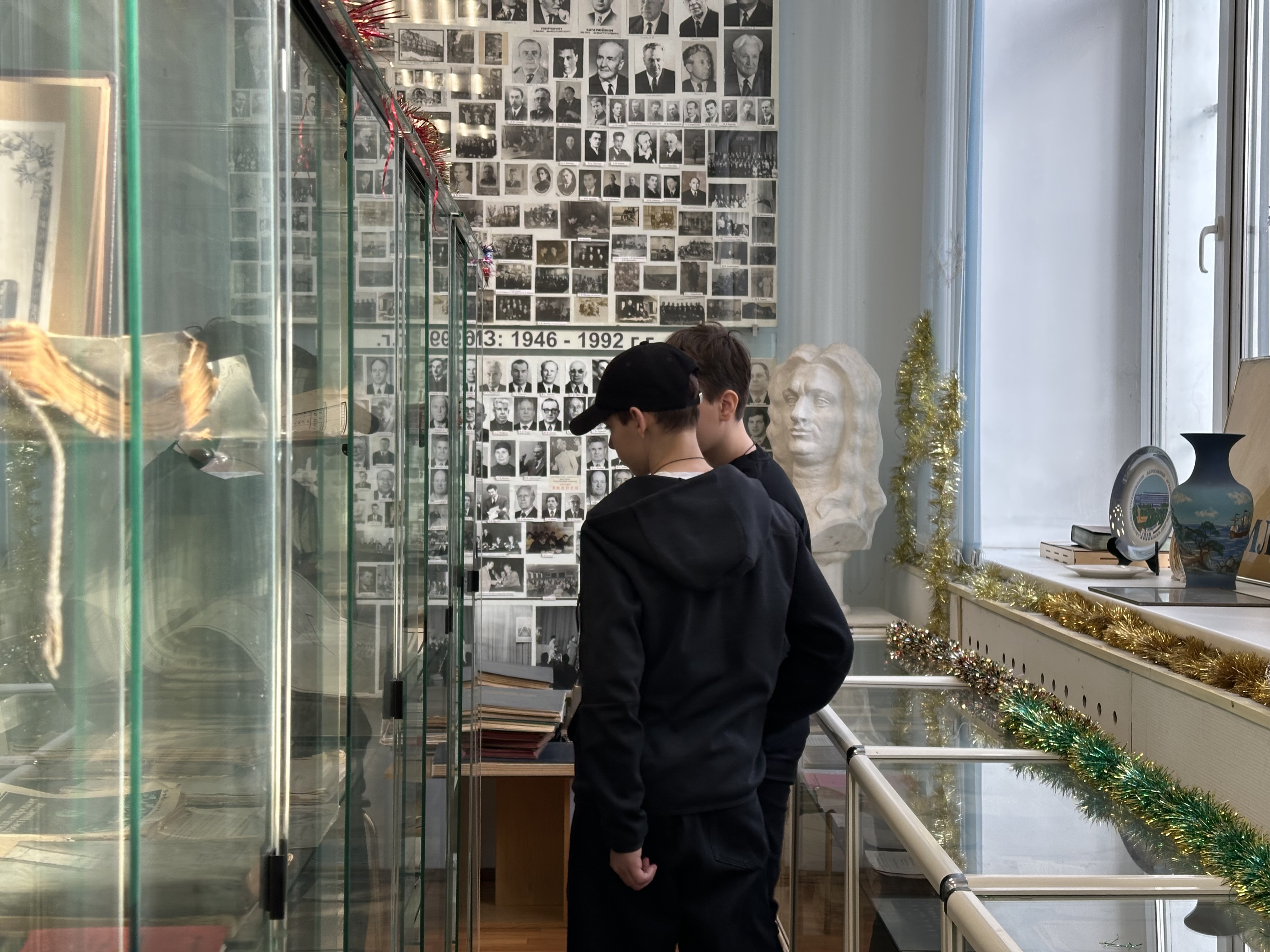 Богатая история и современные достижения ГУЗ стали темой экскурсии для школьников