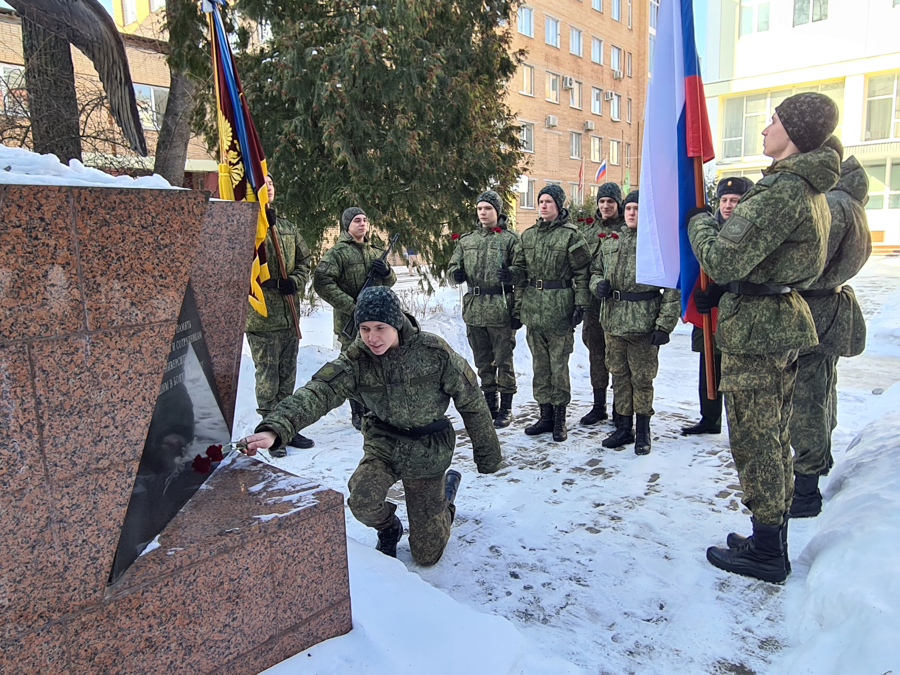 В Государственном университете по землеустройству прошли торжественные мероприятия, посвященные 23 февраля