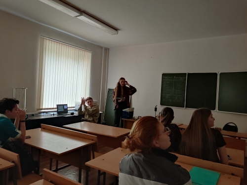 На кафедре высшей математики и физики состоялась вторая студенческая конференция- выставка «Физические опыты»