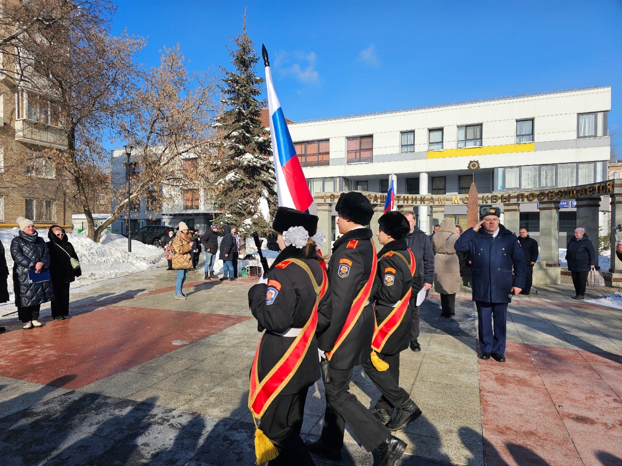 Студенты ГУЗ возложили цветы у Мемориала Защитникам Москвы