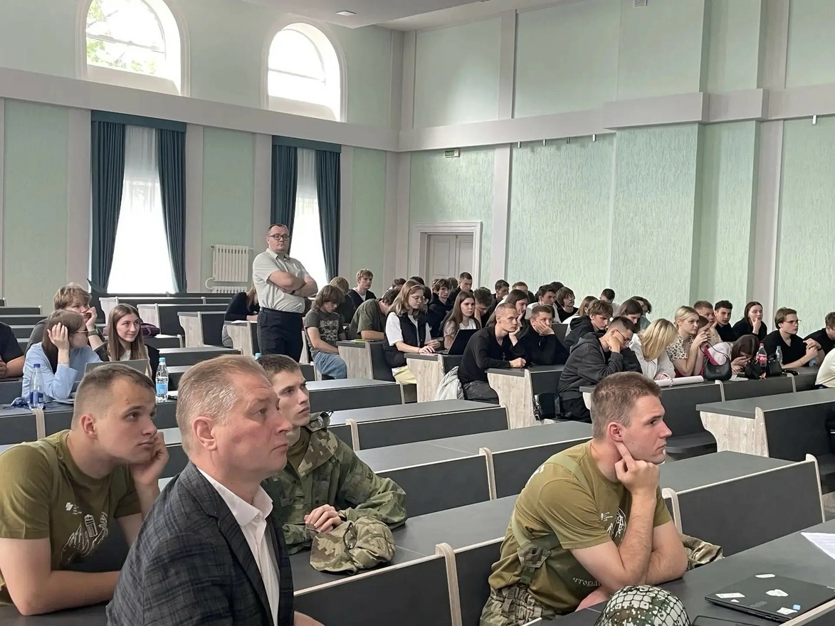 Герои без вести не пропадают: поисковики ГУЗ передали опыт белорусским студентам