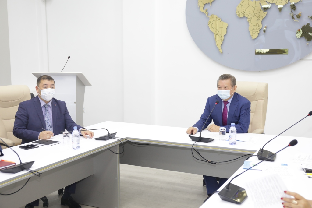 25 августа ректор ГУЗ С.Н. Волков и проректор по международной деятельности В.И. Нилиповский приняли участие в международной онлайн-конференции «Инновационные подходы реализации академической политики в исследовательском университете»
